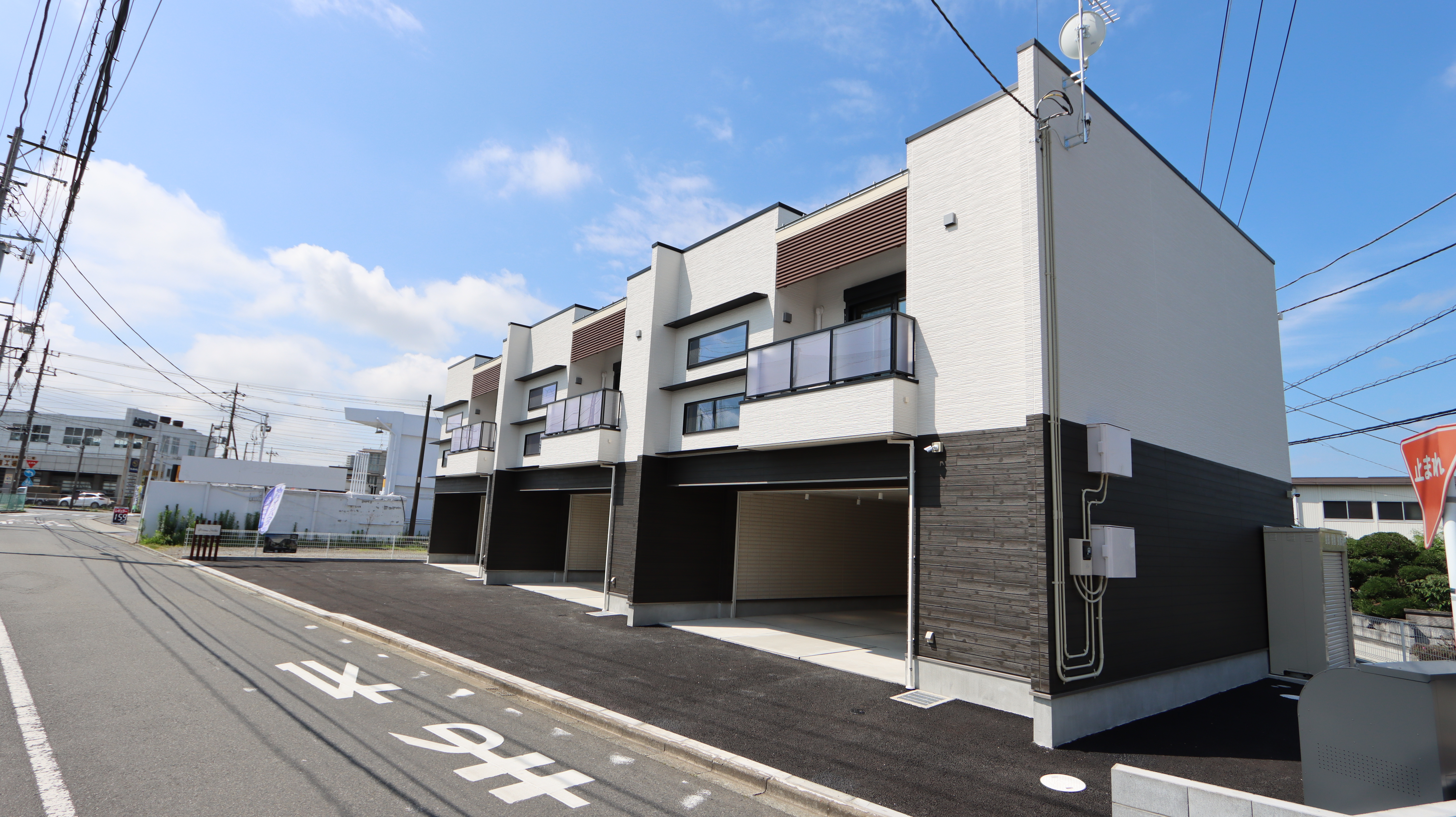 藤沢市のガレージ内に並列駐車可能なガレージハウス「プリマステラ」の外観③
loading=