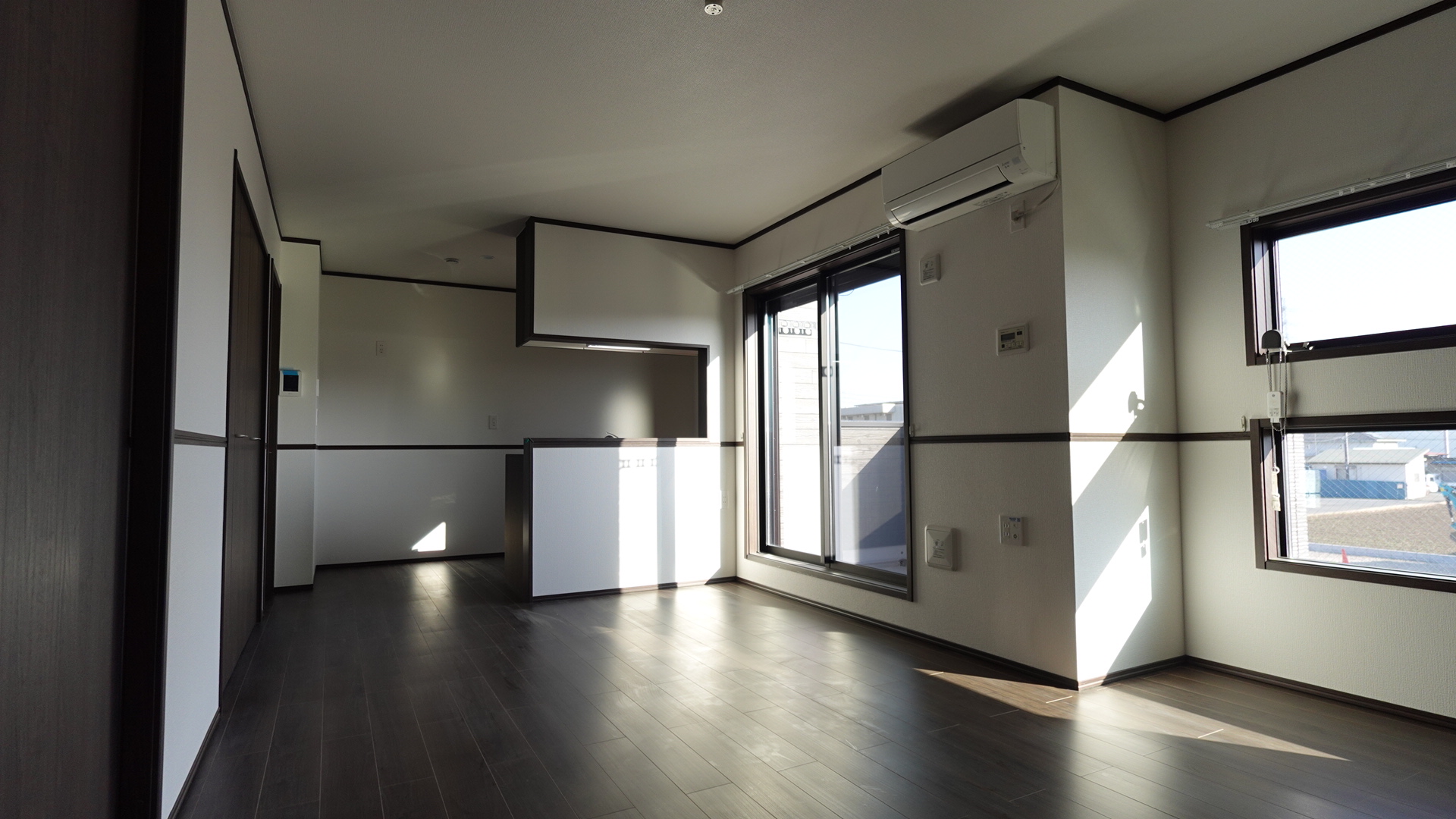 14.7帖のLDKには床暖房付き
 loading=