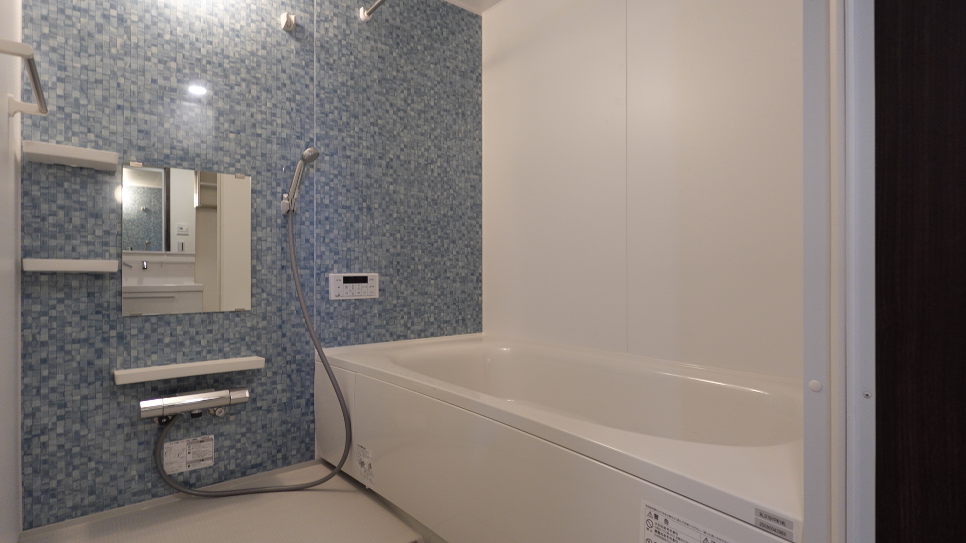 広々とした1坪タイプの浴室
 loading=