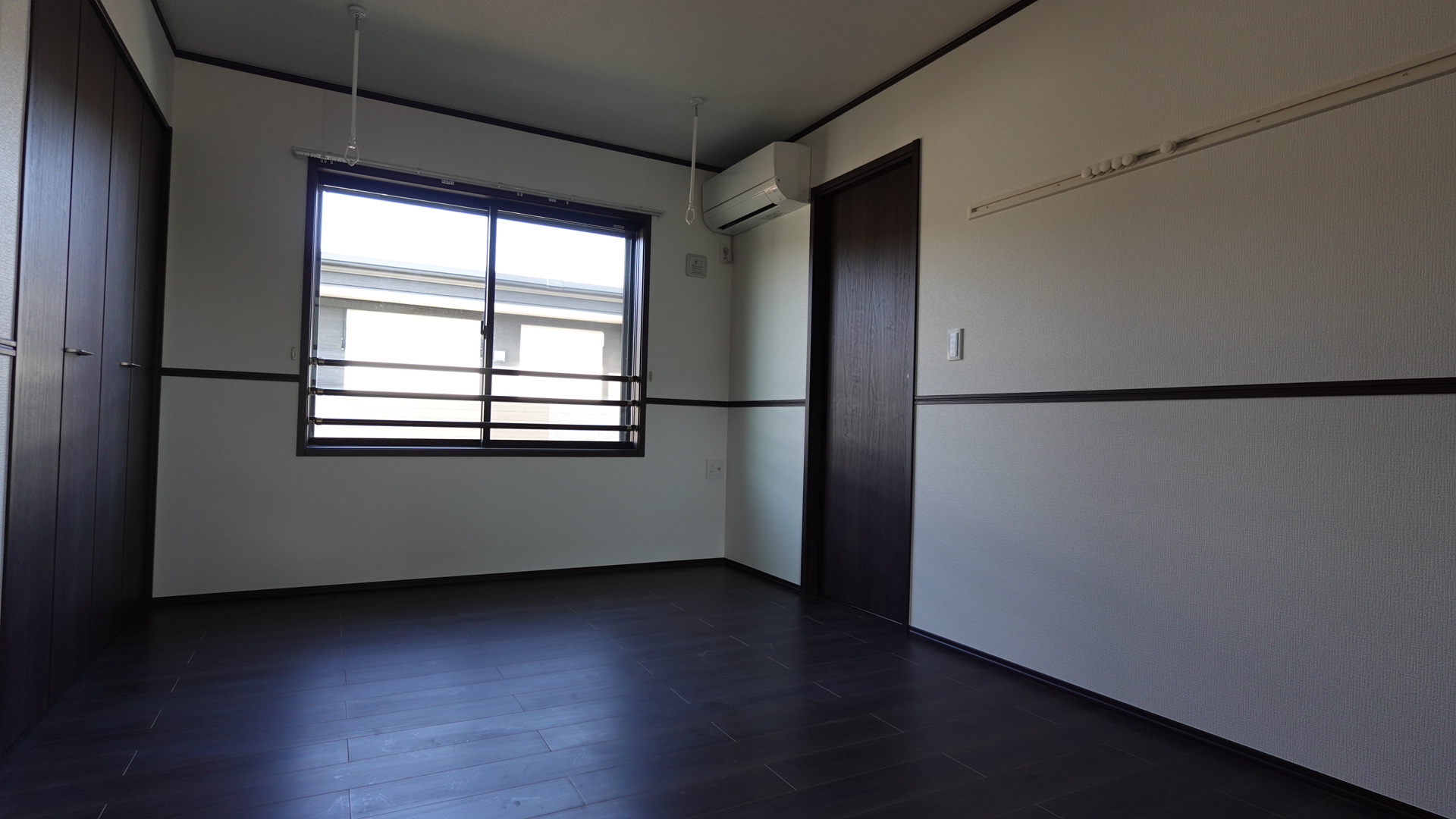 居室スペースからも洗面化粧台へアクセスできます
 loading=