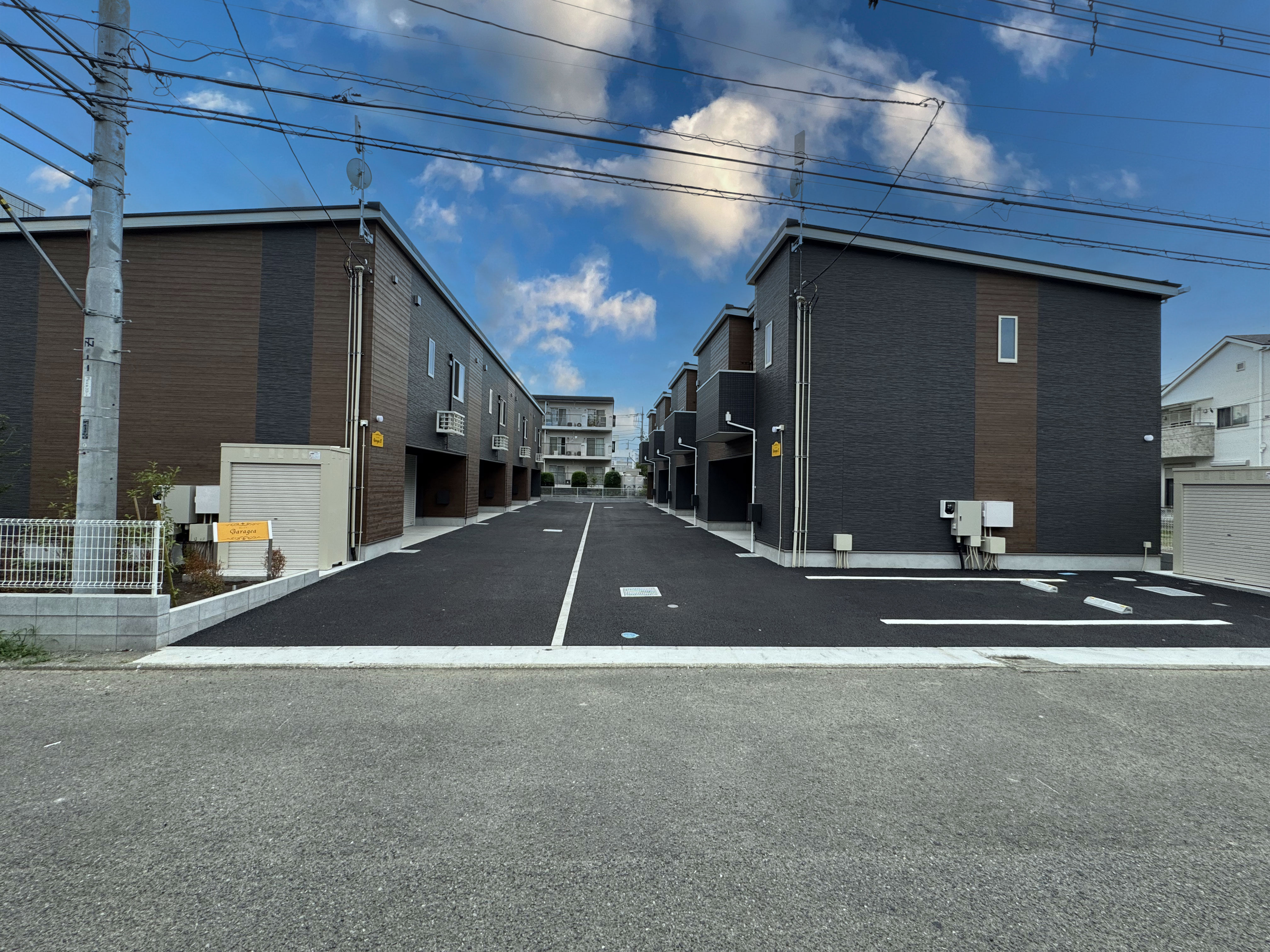 神奈川県厚木市のガレージハウス「GarageaⅠ（ガレージアⅠ）」の外観② loading=