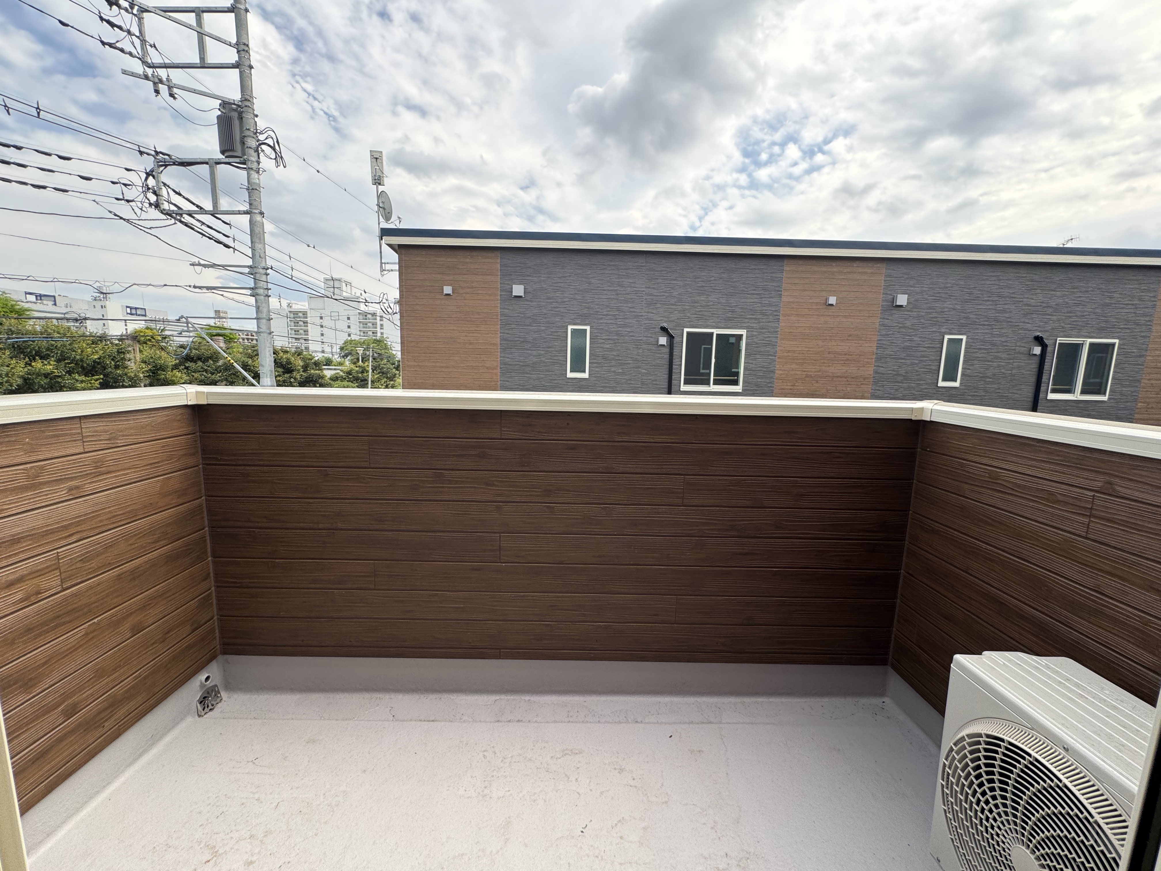 リビングに隣接するバルコニー loading=