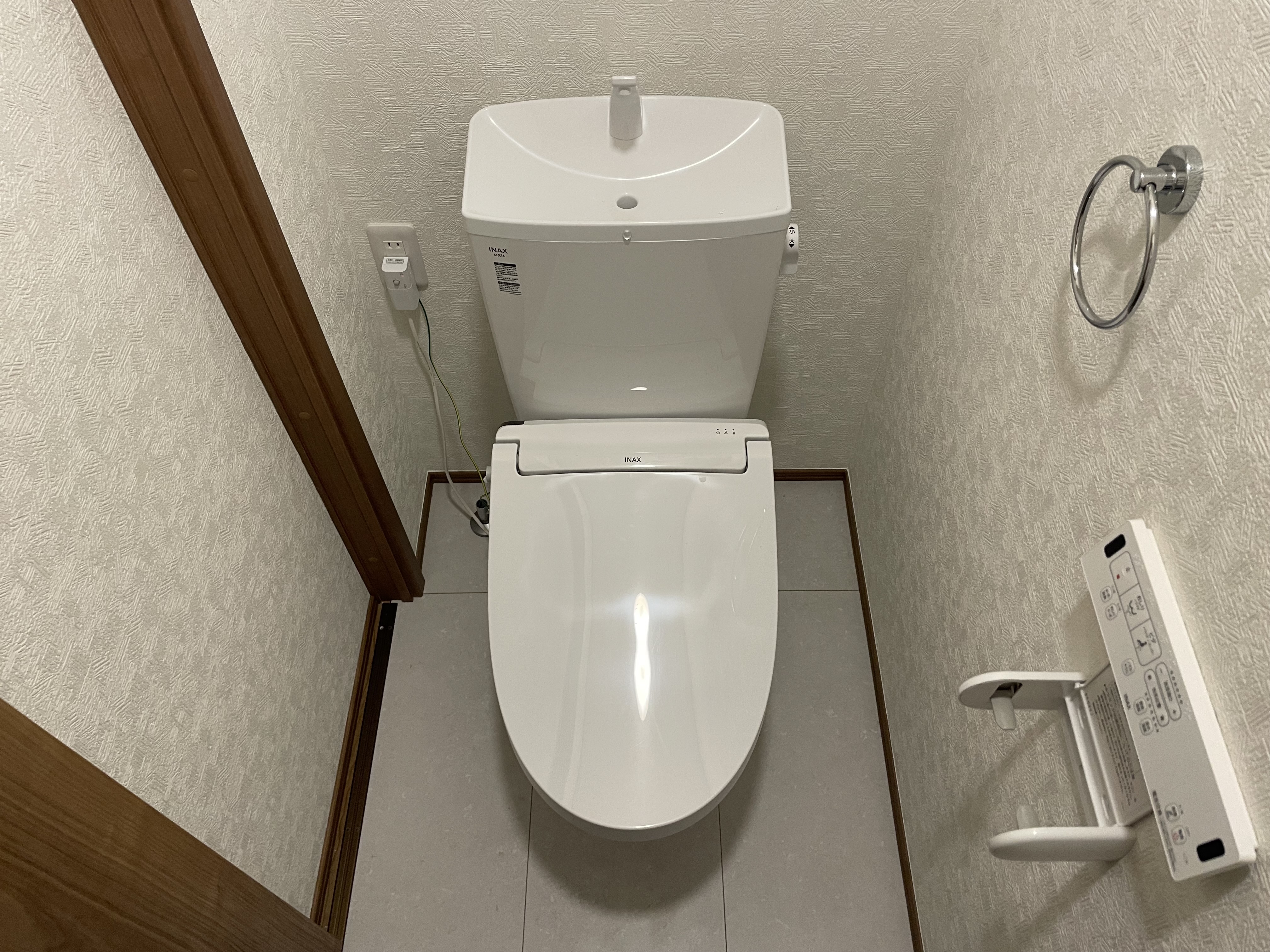 シャワートイレ付き loading=