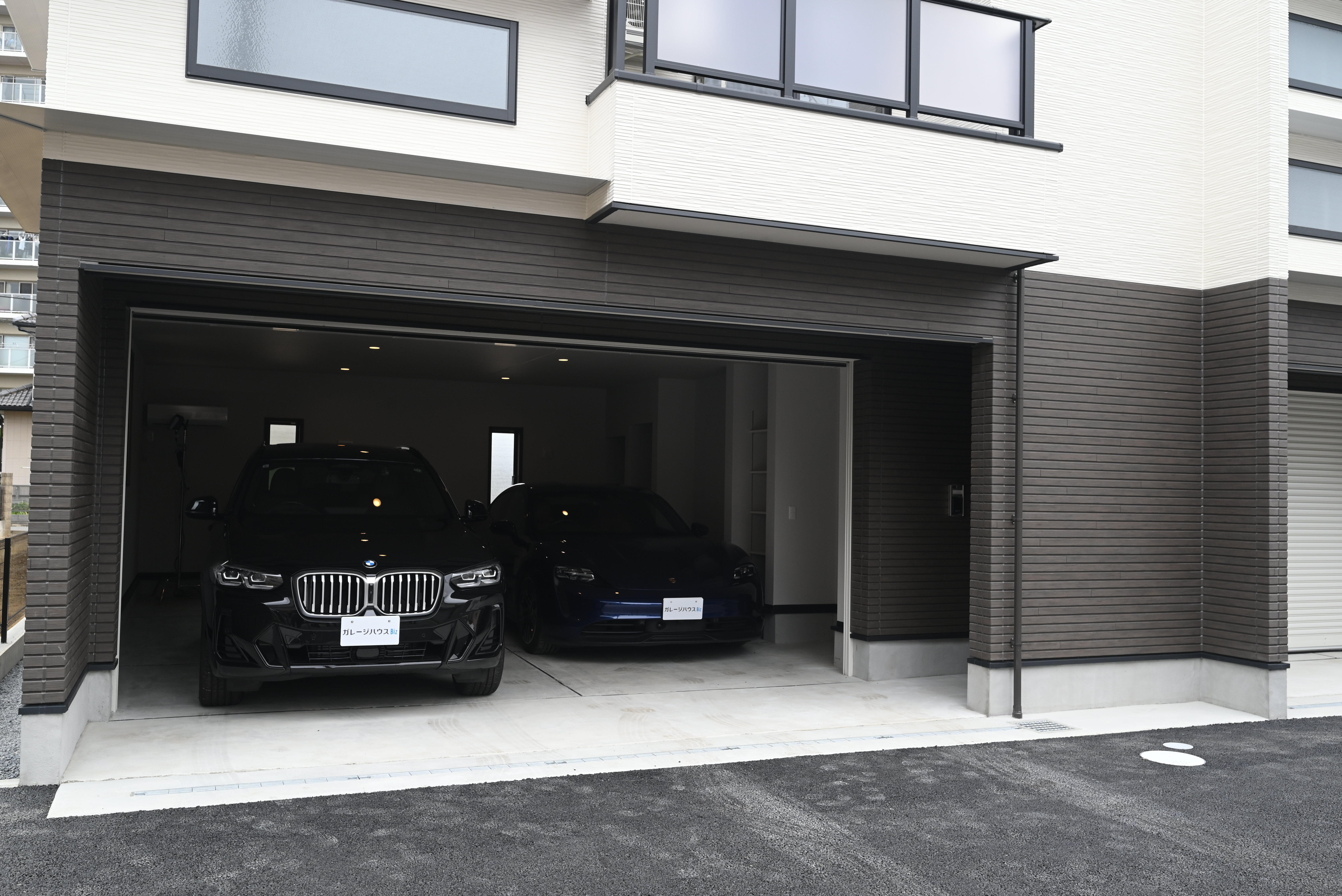 車に乗ったまま操作可能な電動シャッター loading=