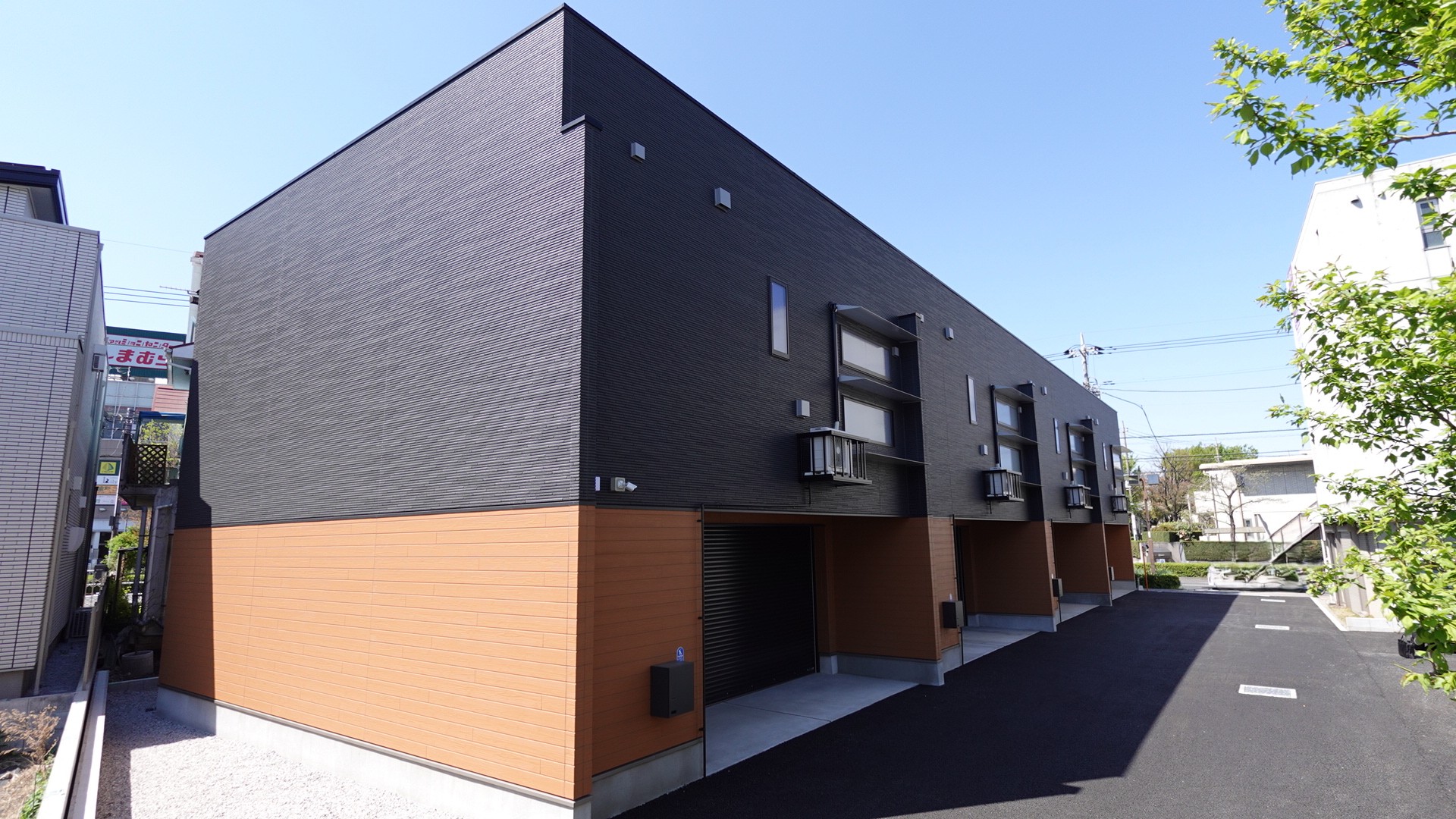 東京都武蔵野市のガレージハウス「bell Courage（ベル クラージュ）の外観②
 loading=