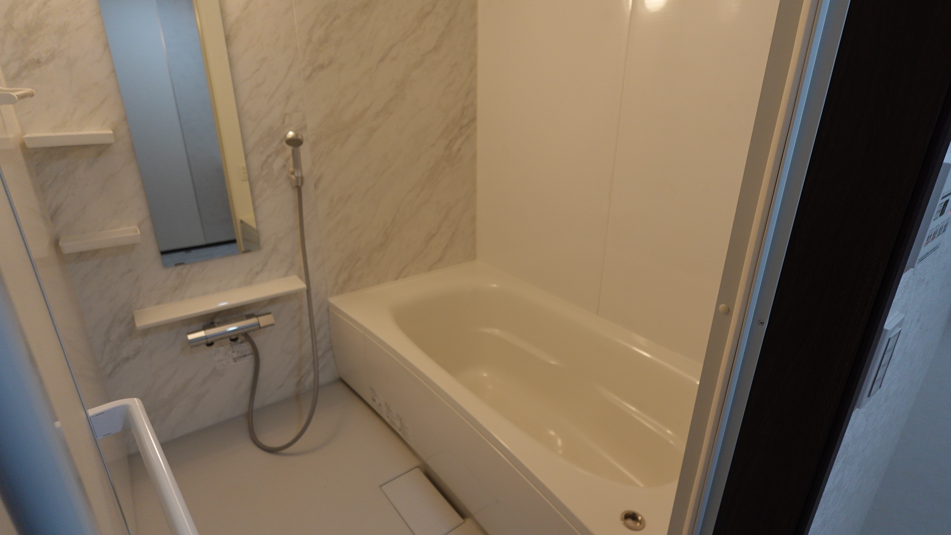 1坪タイプの広々としたお風呂
 loading=