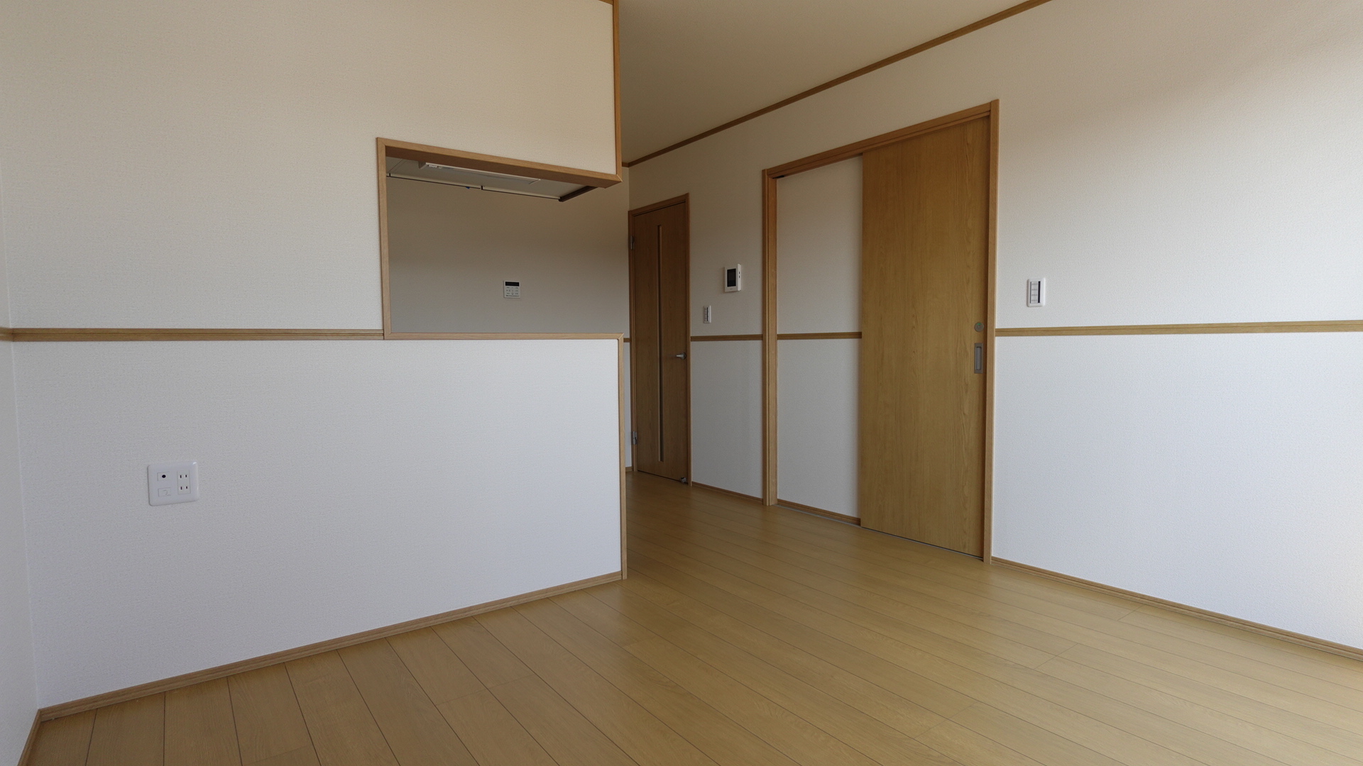 LDKの広さは10.2帖 loading=