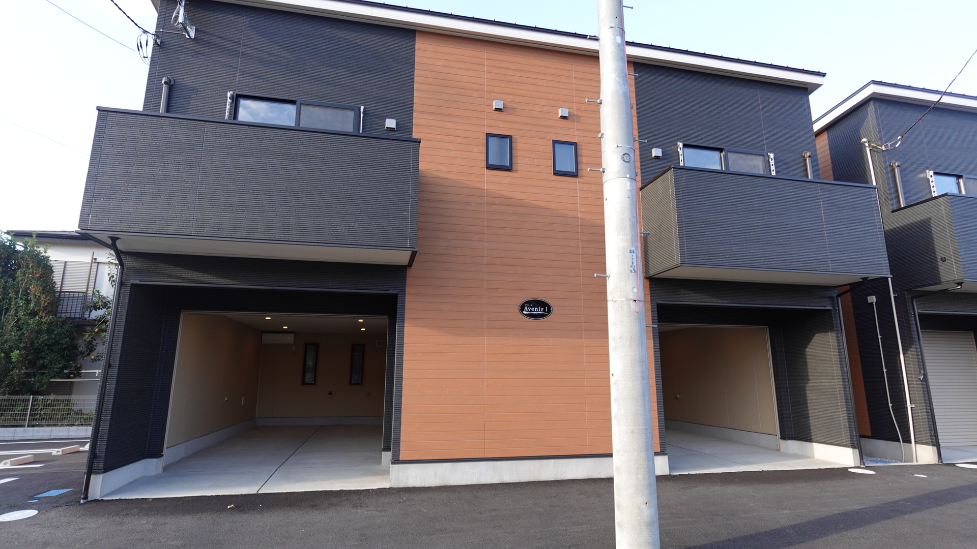 埼玉県三芳町のガレージハウス「アベニール」の外観③ loading=