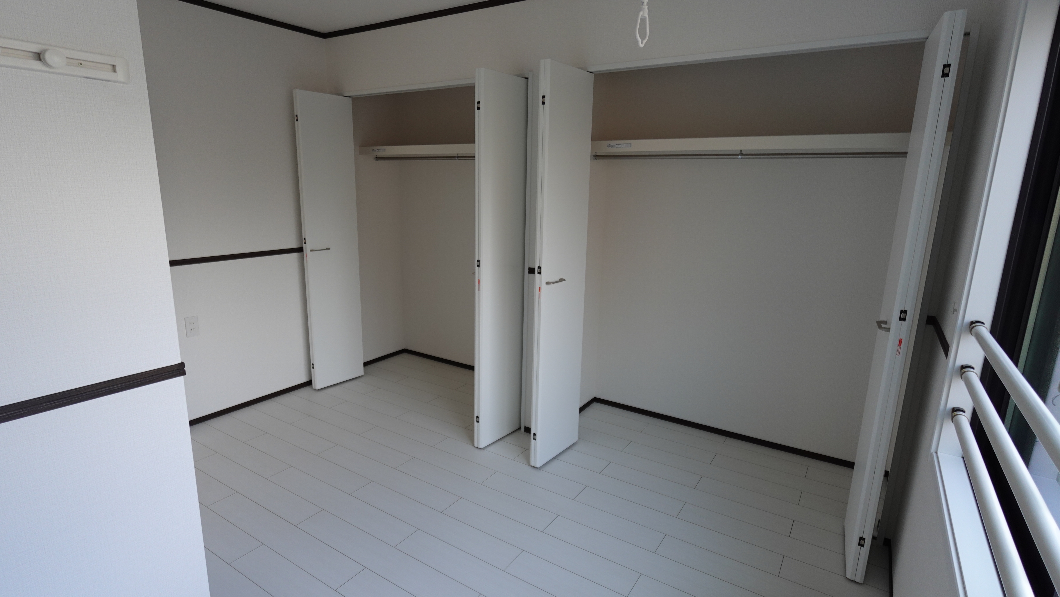 C室には収納スペースが2箇所 loading=