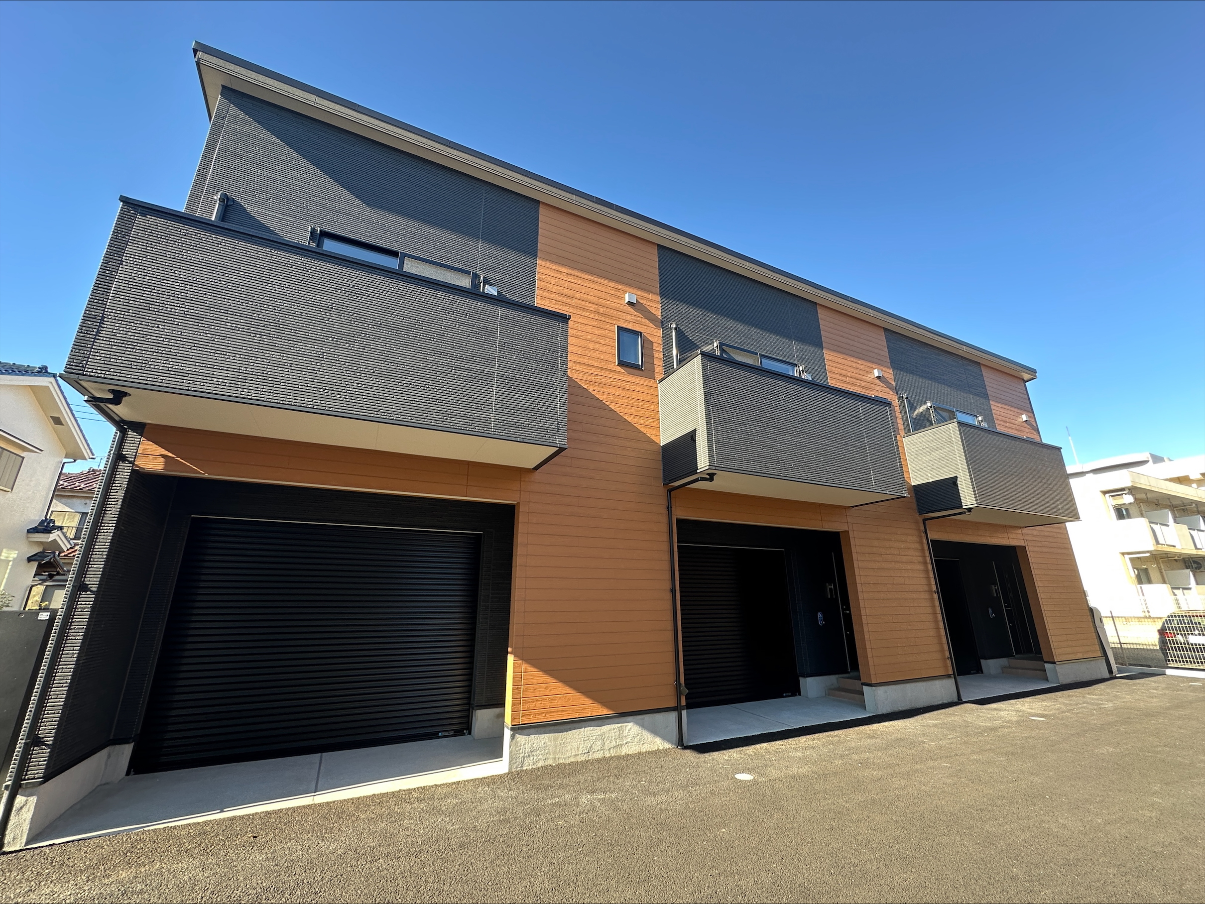 埼玉県越谷市のガレージハウス「赤山BASE」の外観②
 loading=