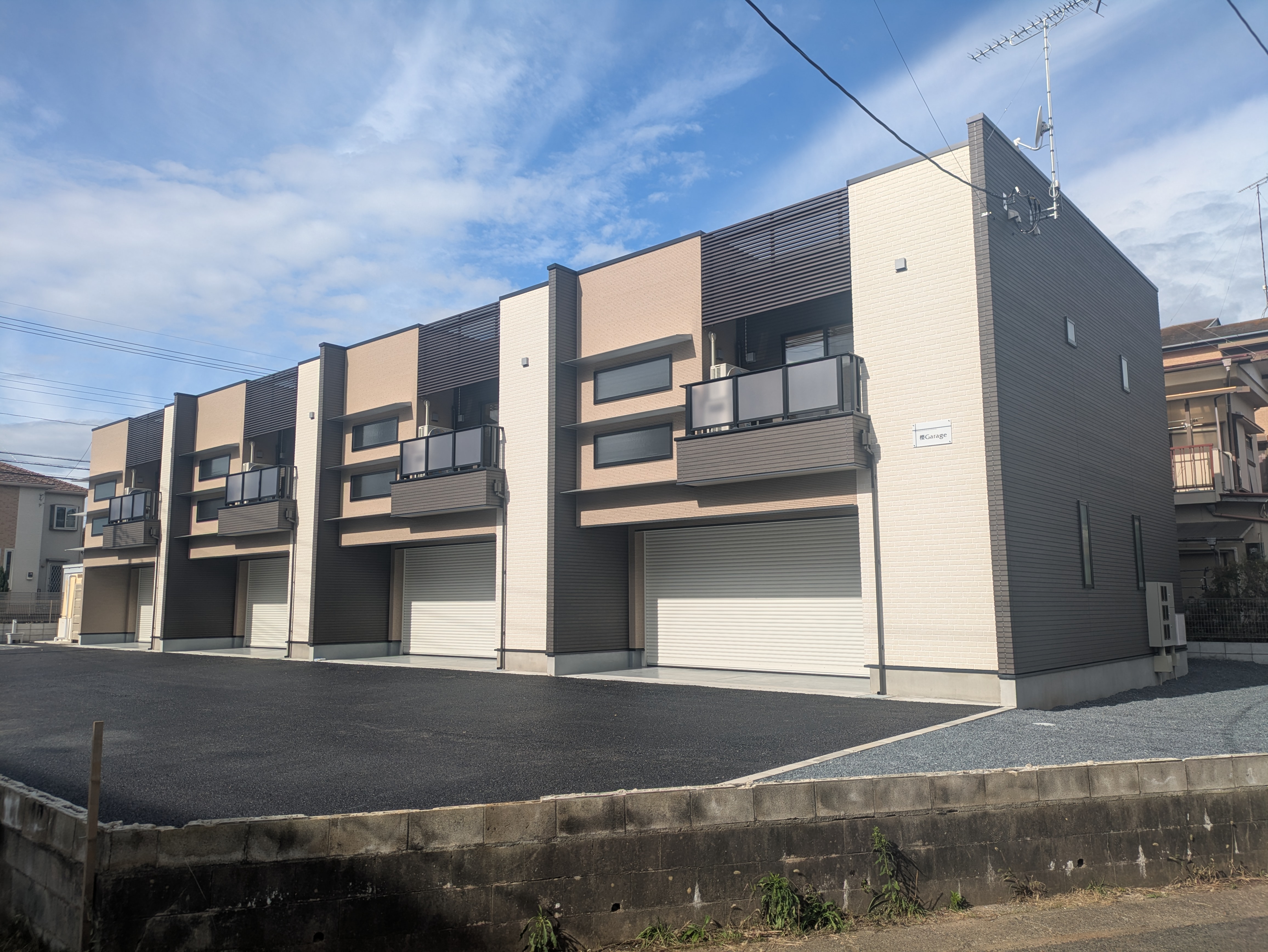 千葉県成田市のガレージハウス「櫻ガレージ」の外観② loading=