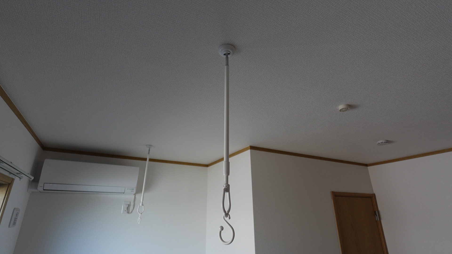 悪天候時だけでなく、花粉の季節も大活躍の室内物干し loading=