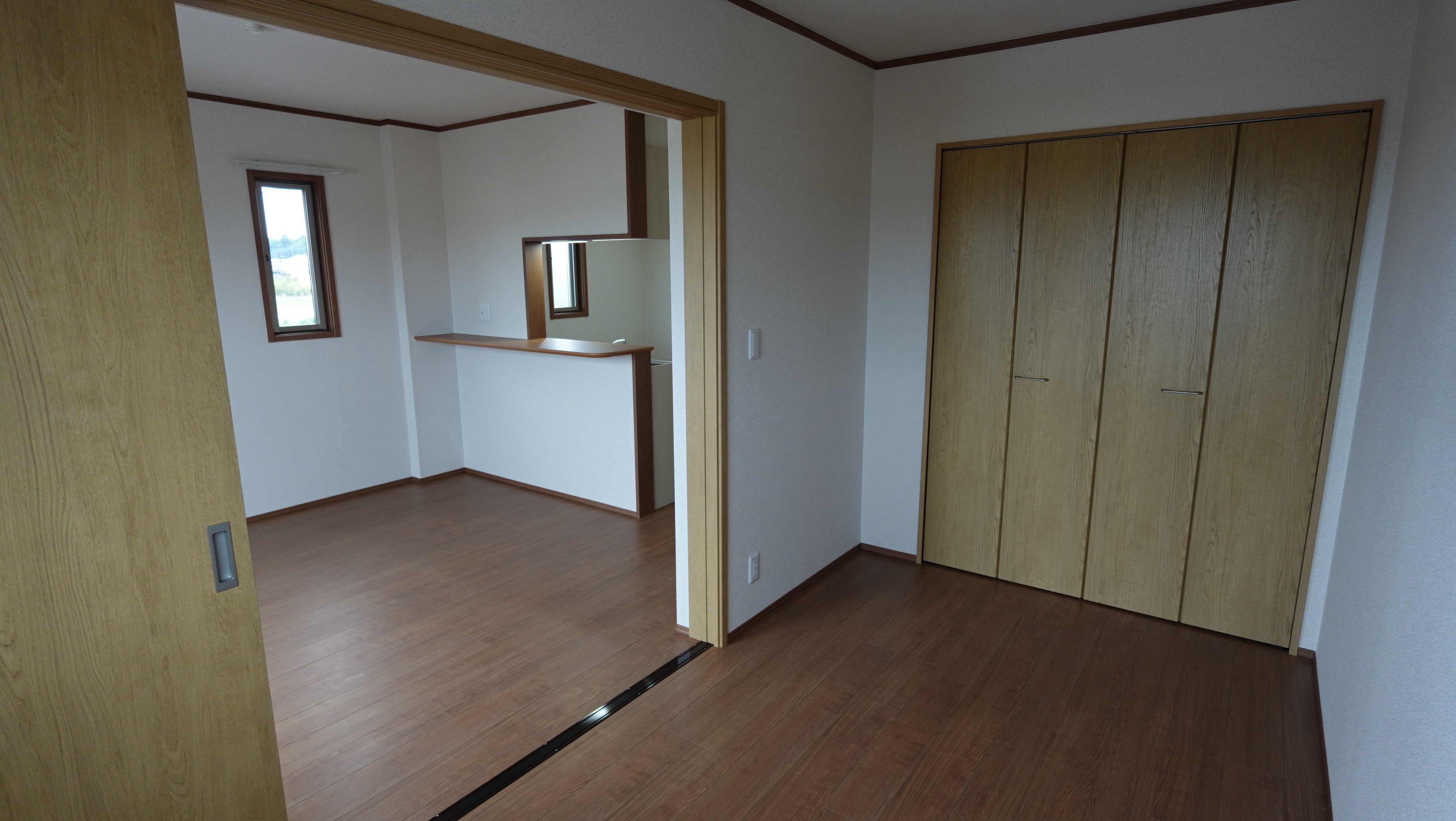 使い勝手の良いLDKと続き間の居室スペース loading=