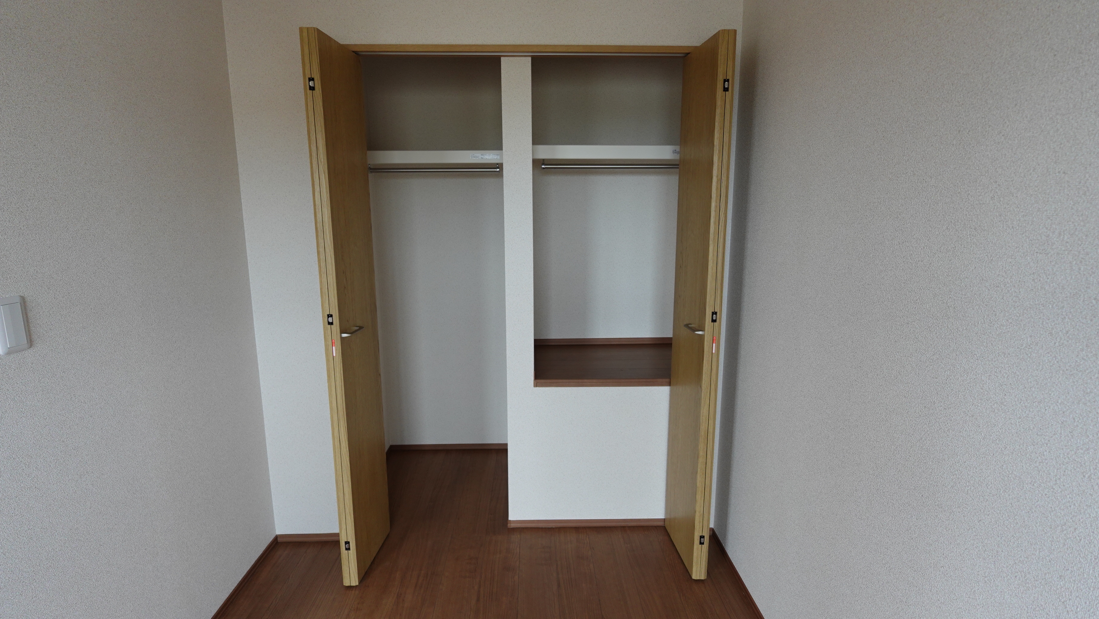 居室には2カ所のクローゼット付き loading=