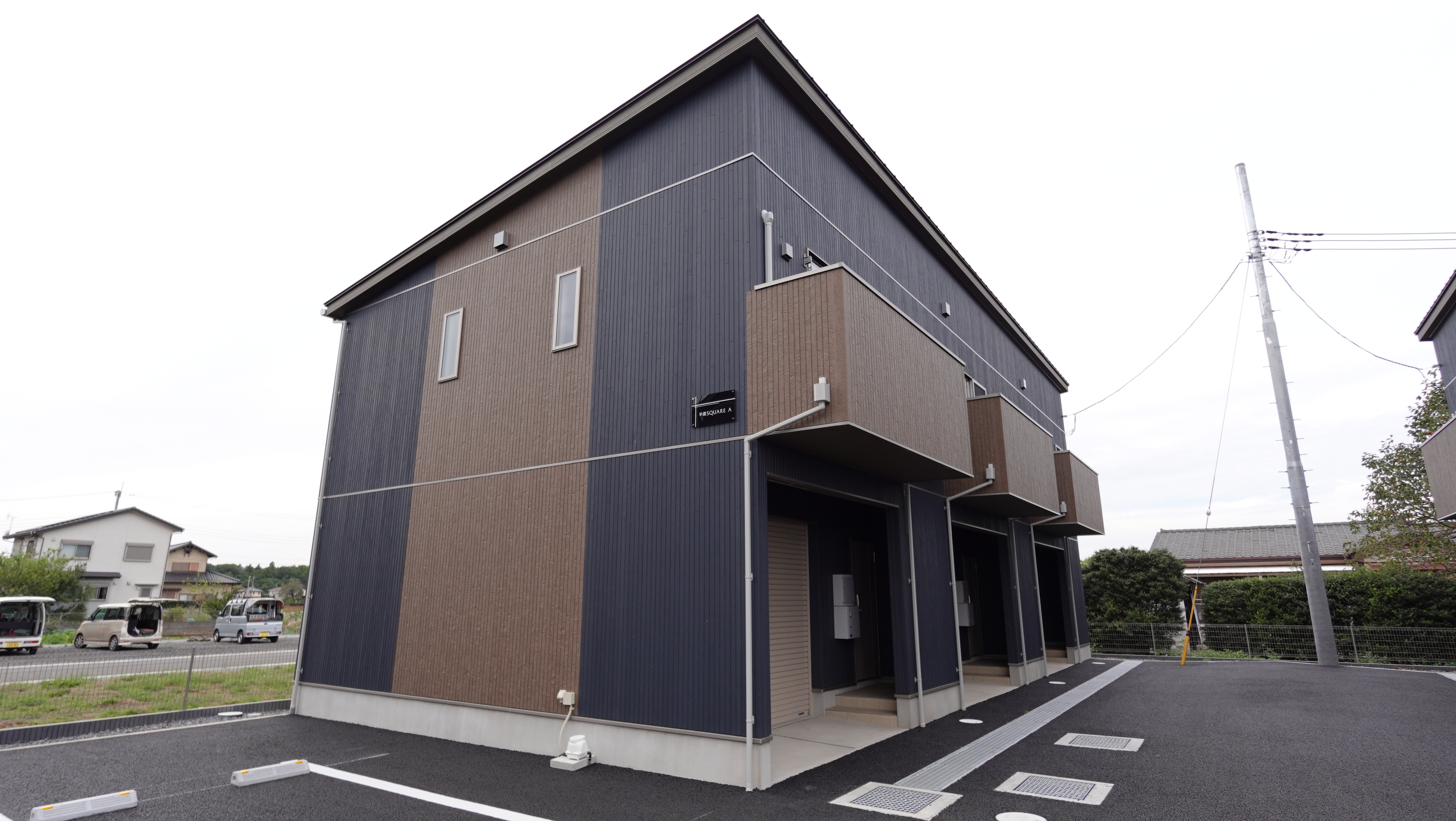 茨城県水戸市のガレージハウス「平須スクエア」の外観④ loading=