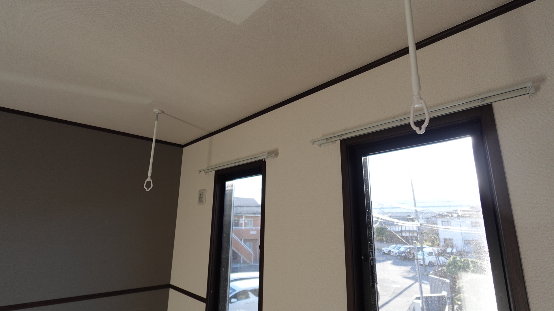 悪天候時だけでなく花粉の季節も大活躍の室内物干し loading=