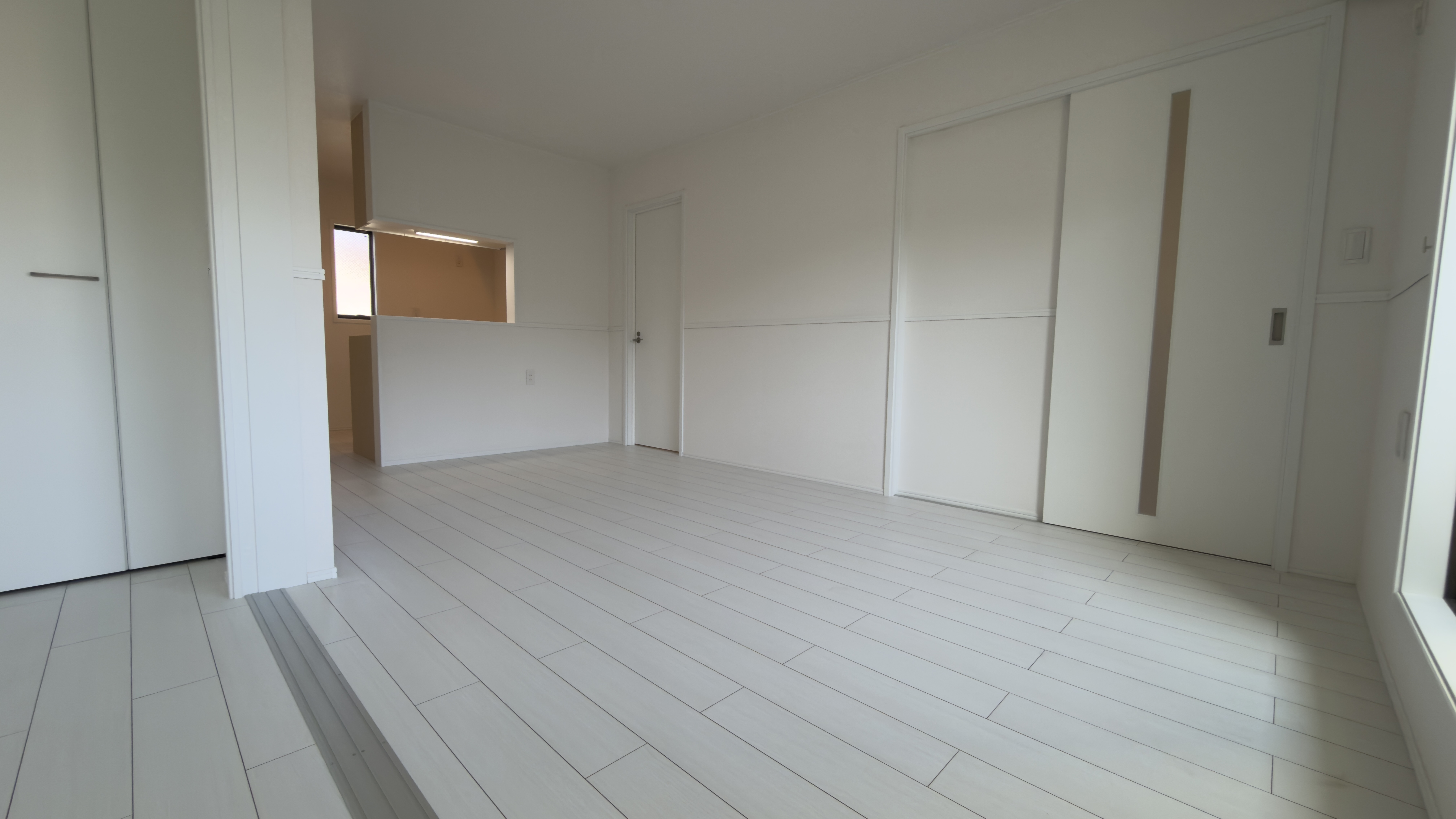 LDKの広さは11.4帖（102・103号室）
 loading=