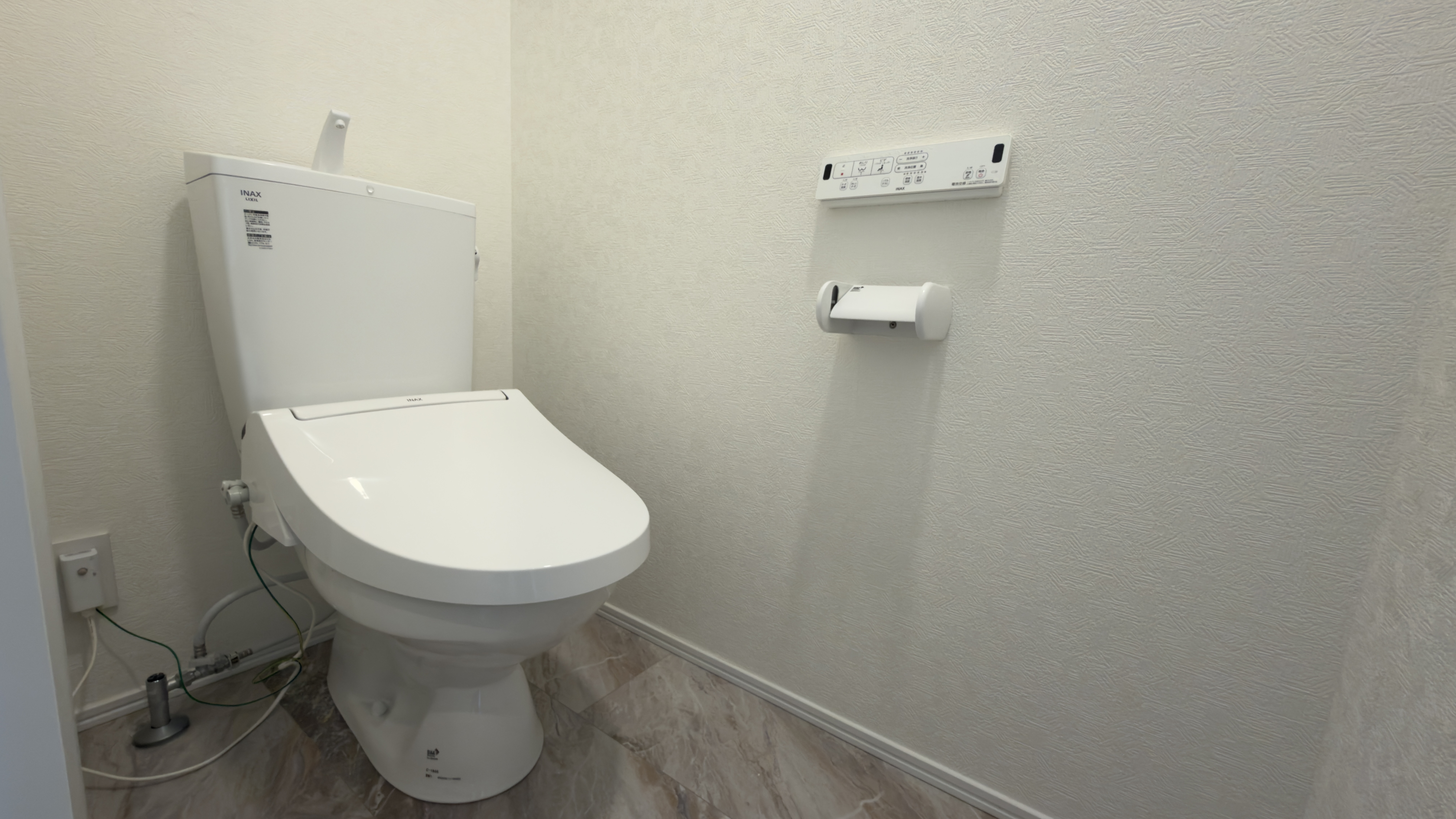 シャワートイレ付き
 loading=