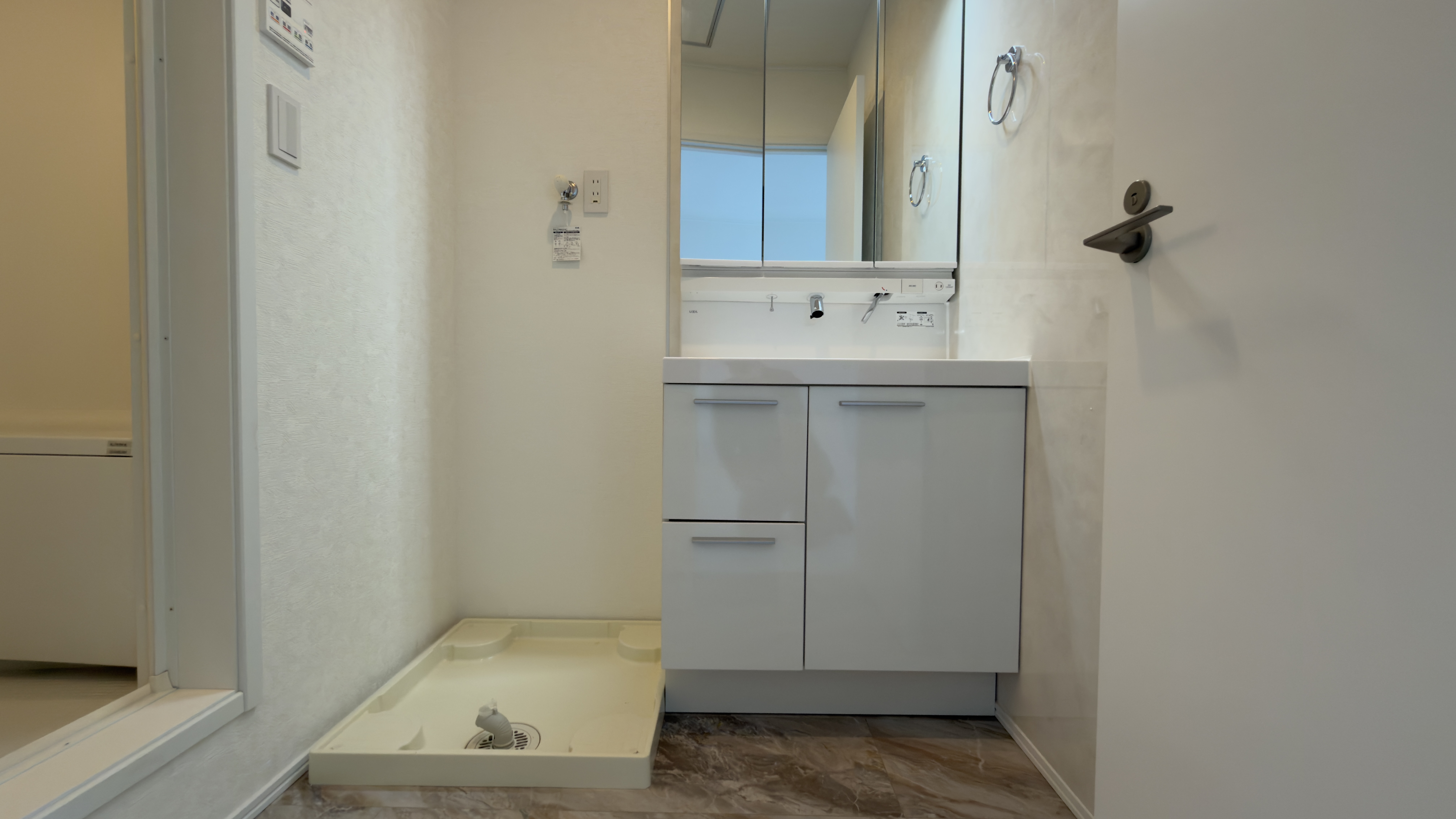 収納豊富な洗面化粧台
 loading=