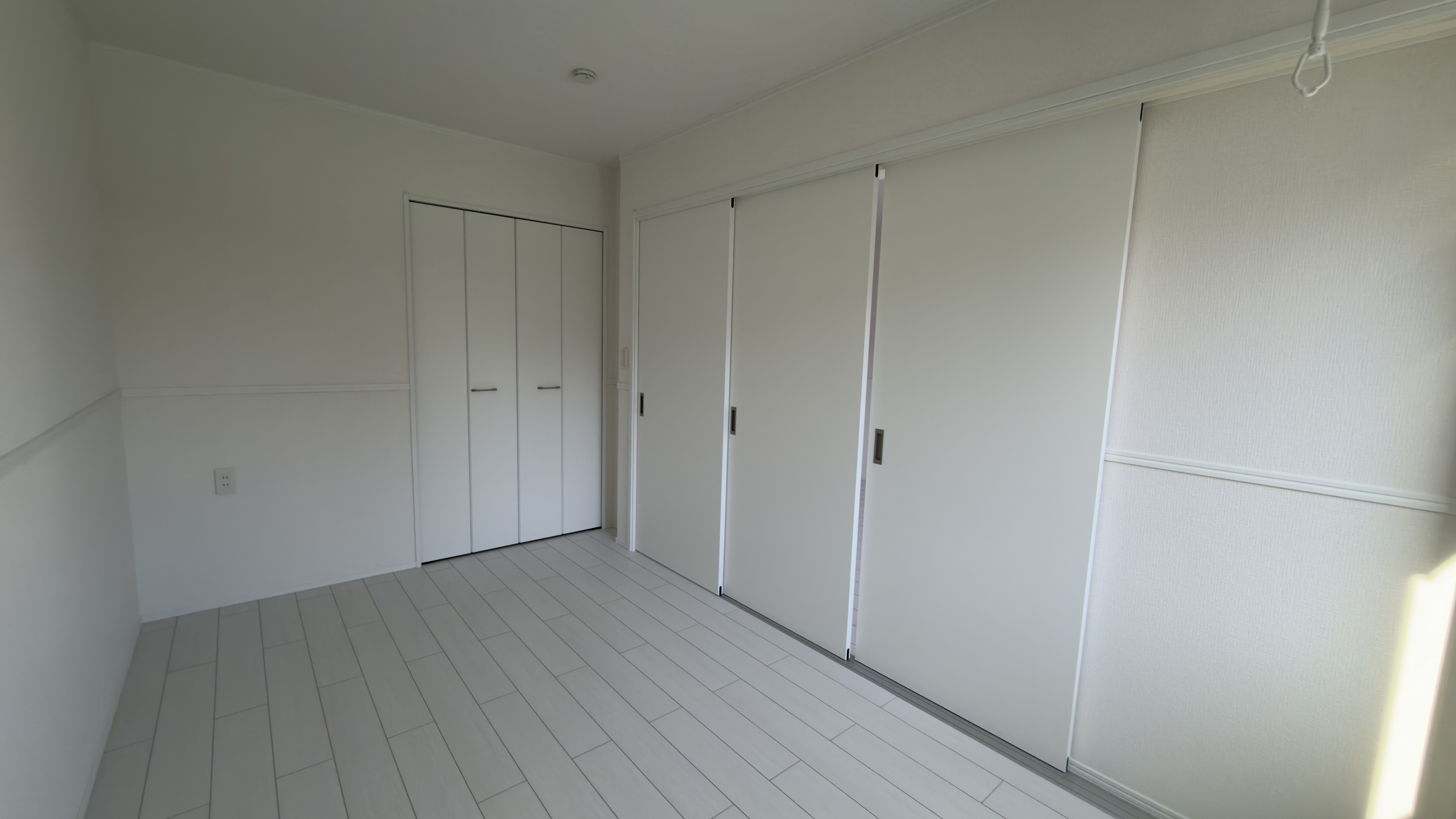 LDKと続き間として広々使うことも間仕切りでわけることも可能
 loading=