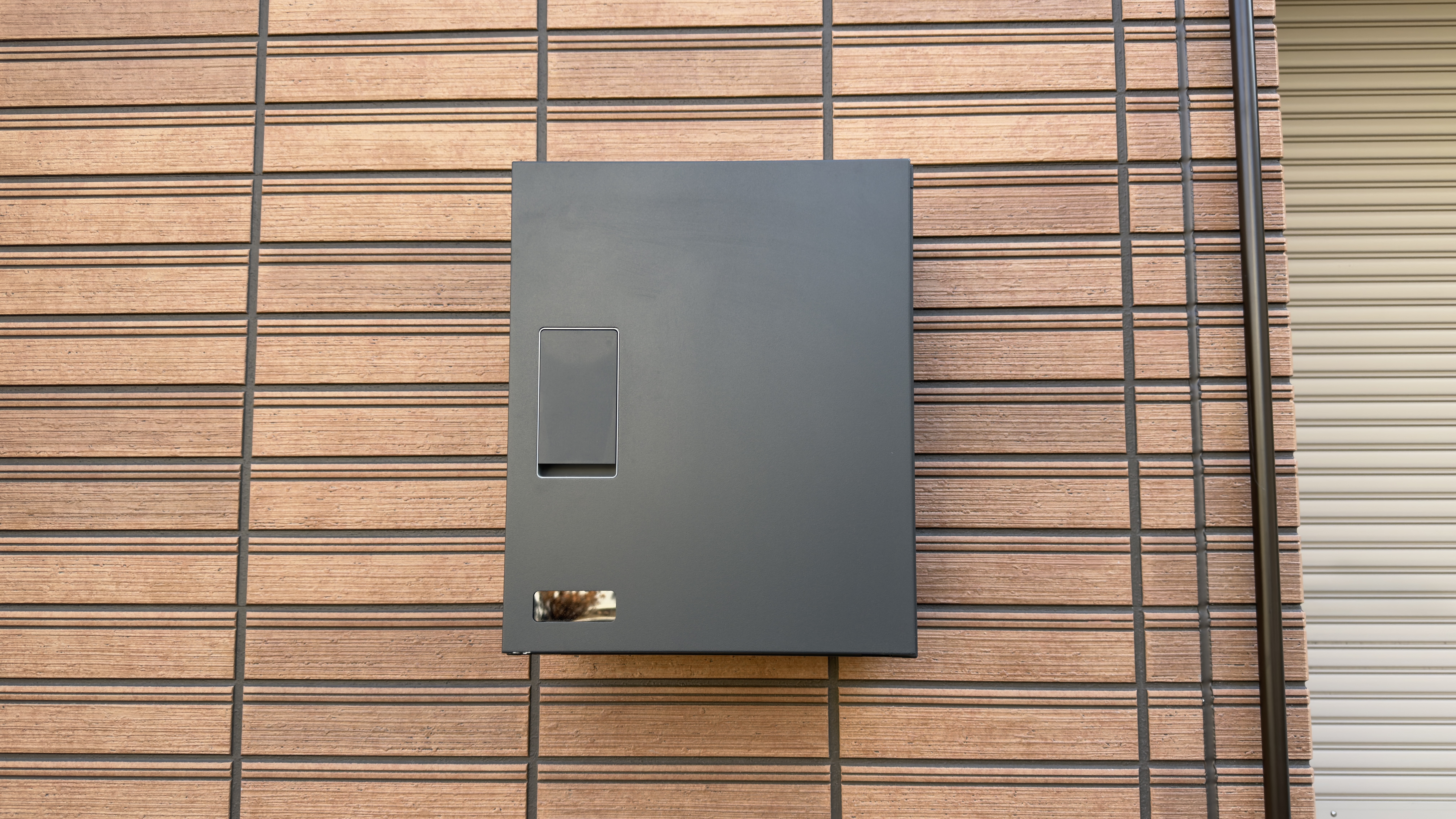 各戸に宅配ボックス付き
 loading=