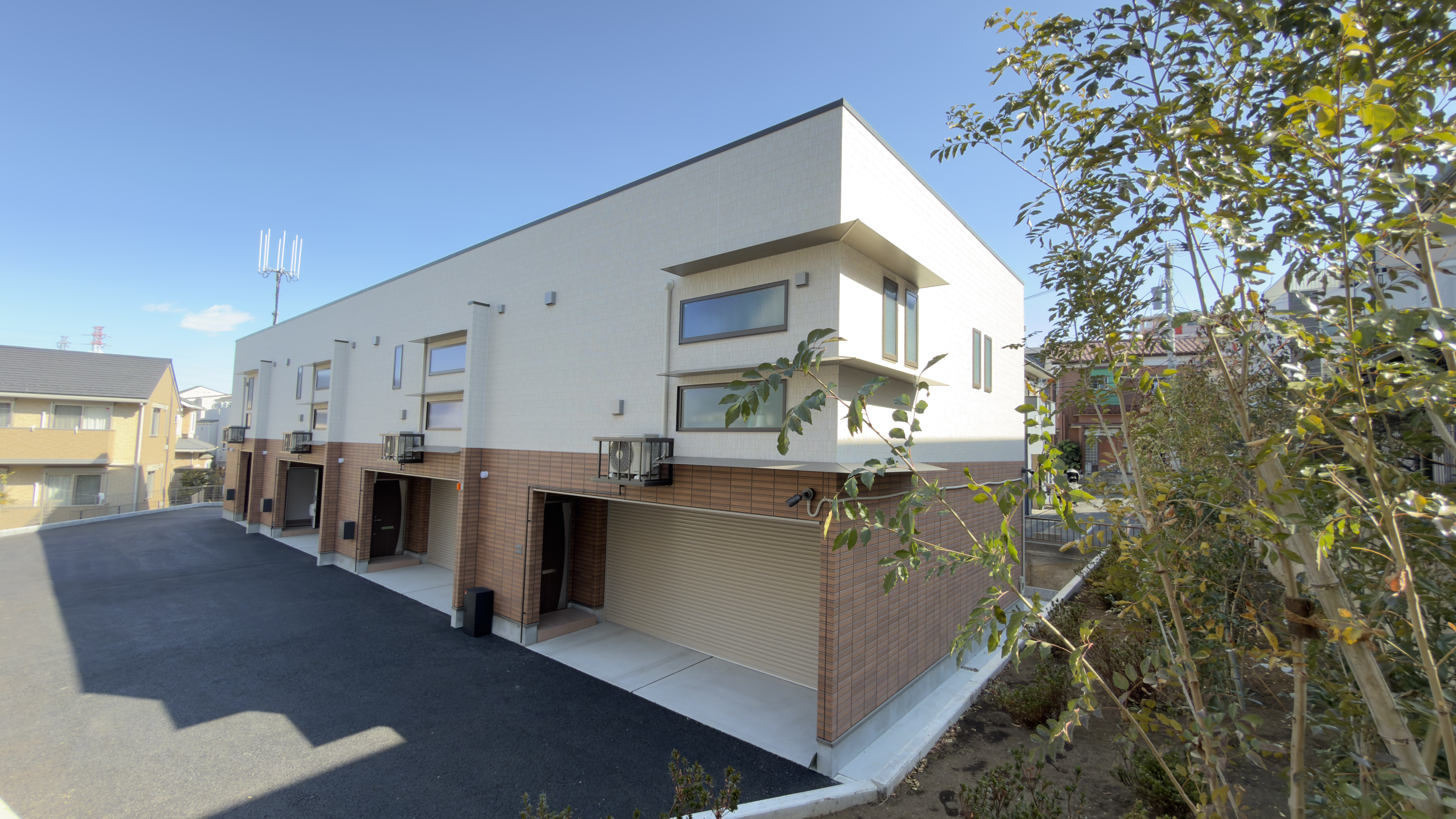 横浜市港北区のガレージハウス「シェブロン・ルージュ」の外観③
 loading=