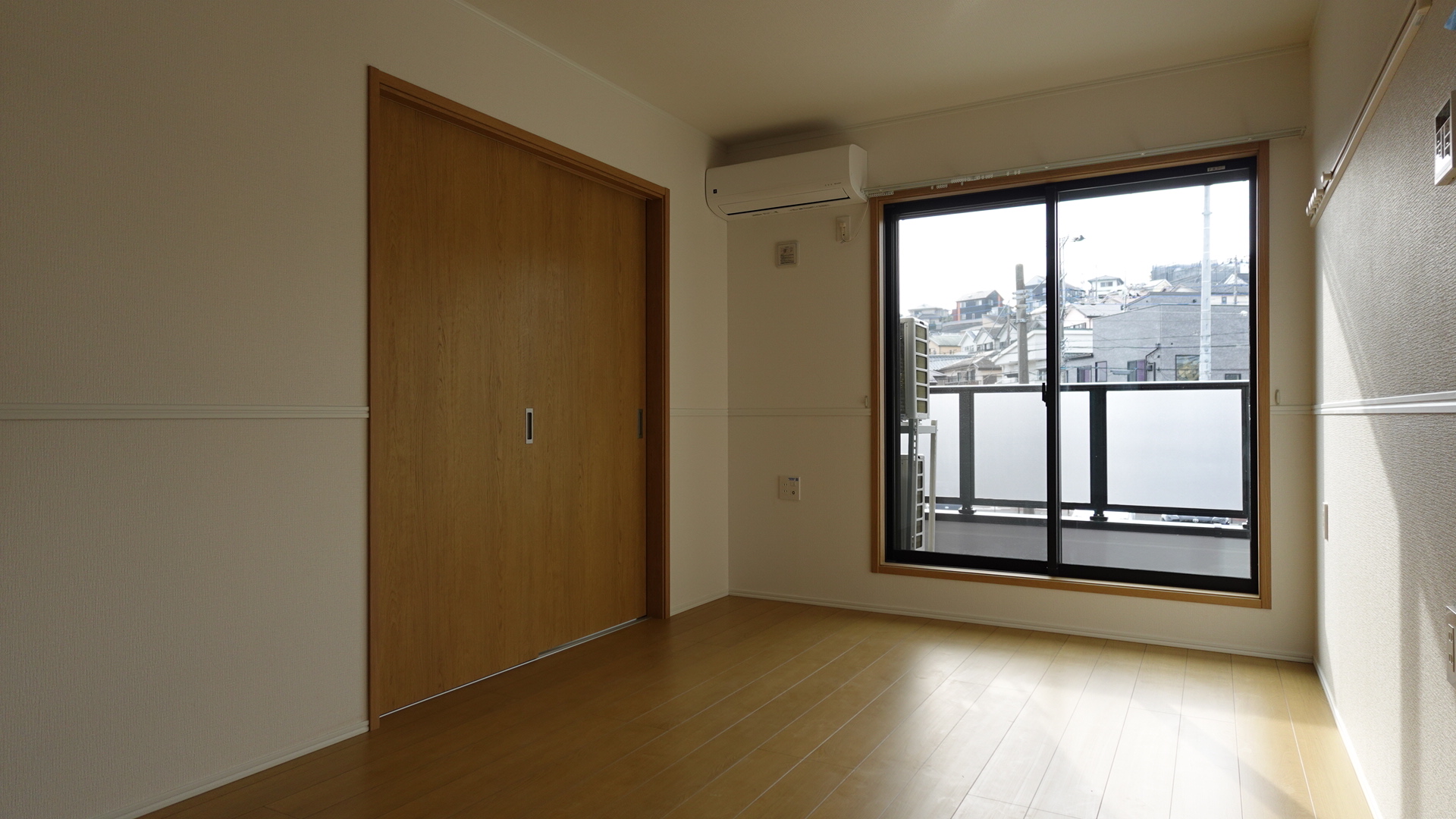 バルコニーへの掃き出し窓のあるLDK loading=