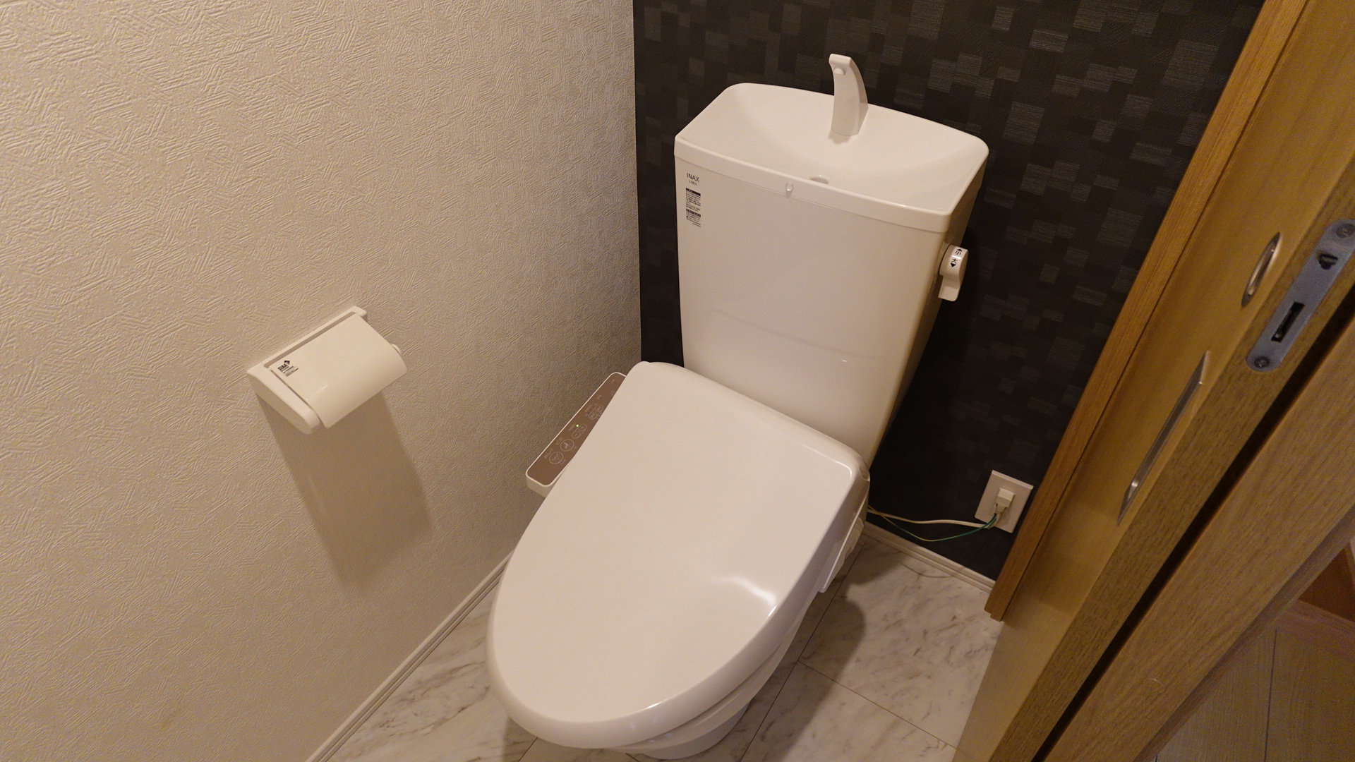 シャワートイレ付き loading=