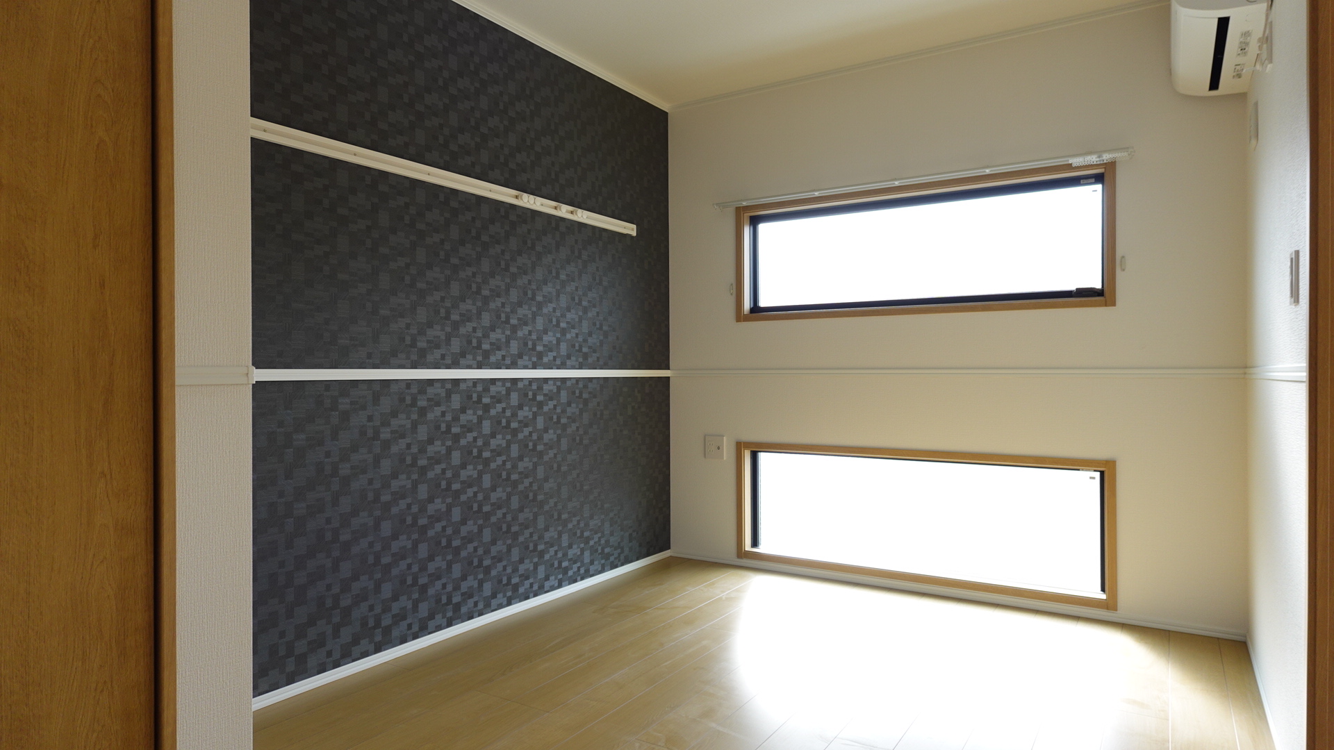 西側の洋室は6.1帖 loading=