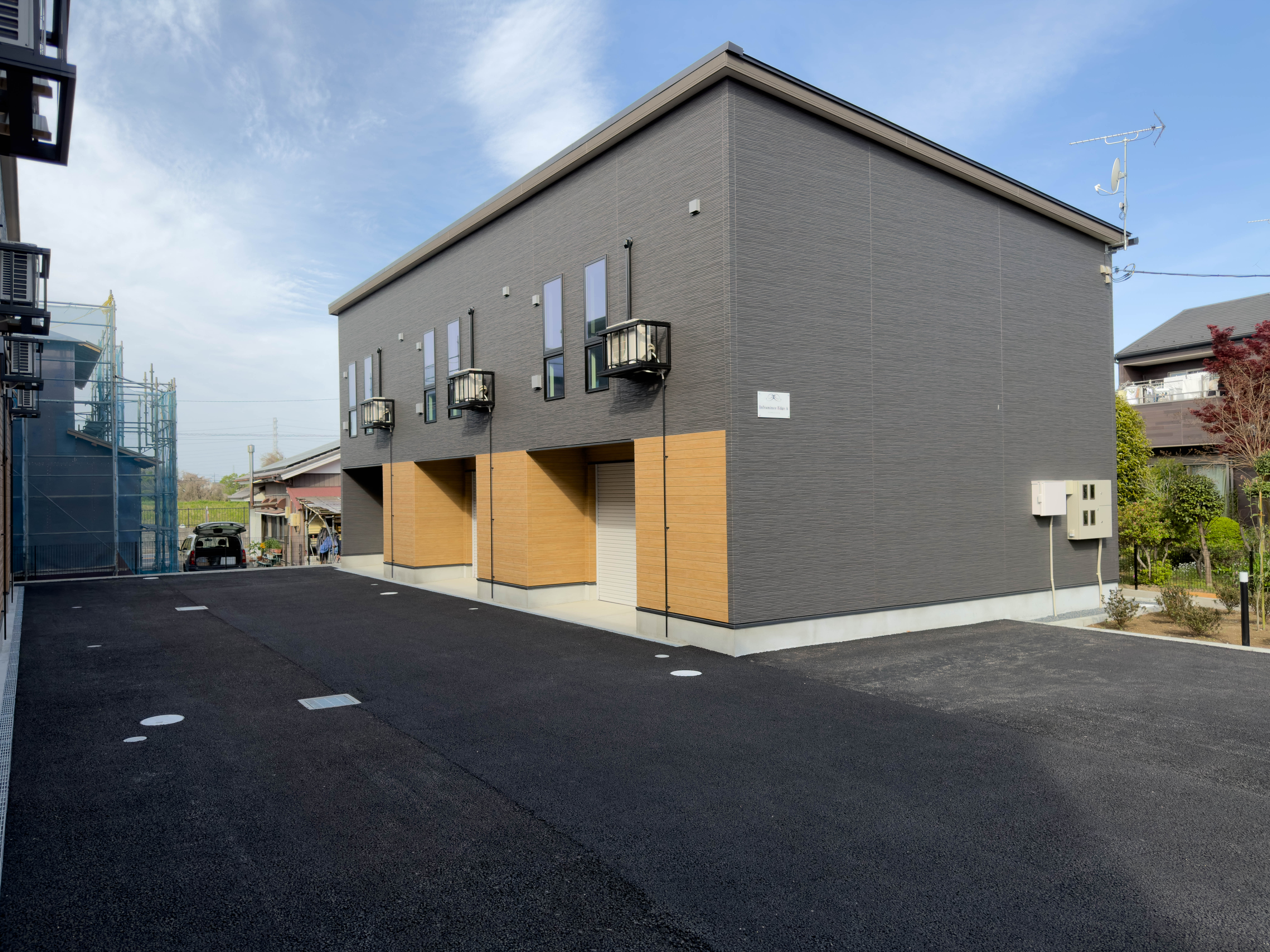 三郷市のガレージハウス「アンフラマンス エッジ」A棟の外観①
 loading=