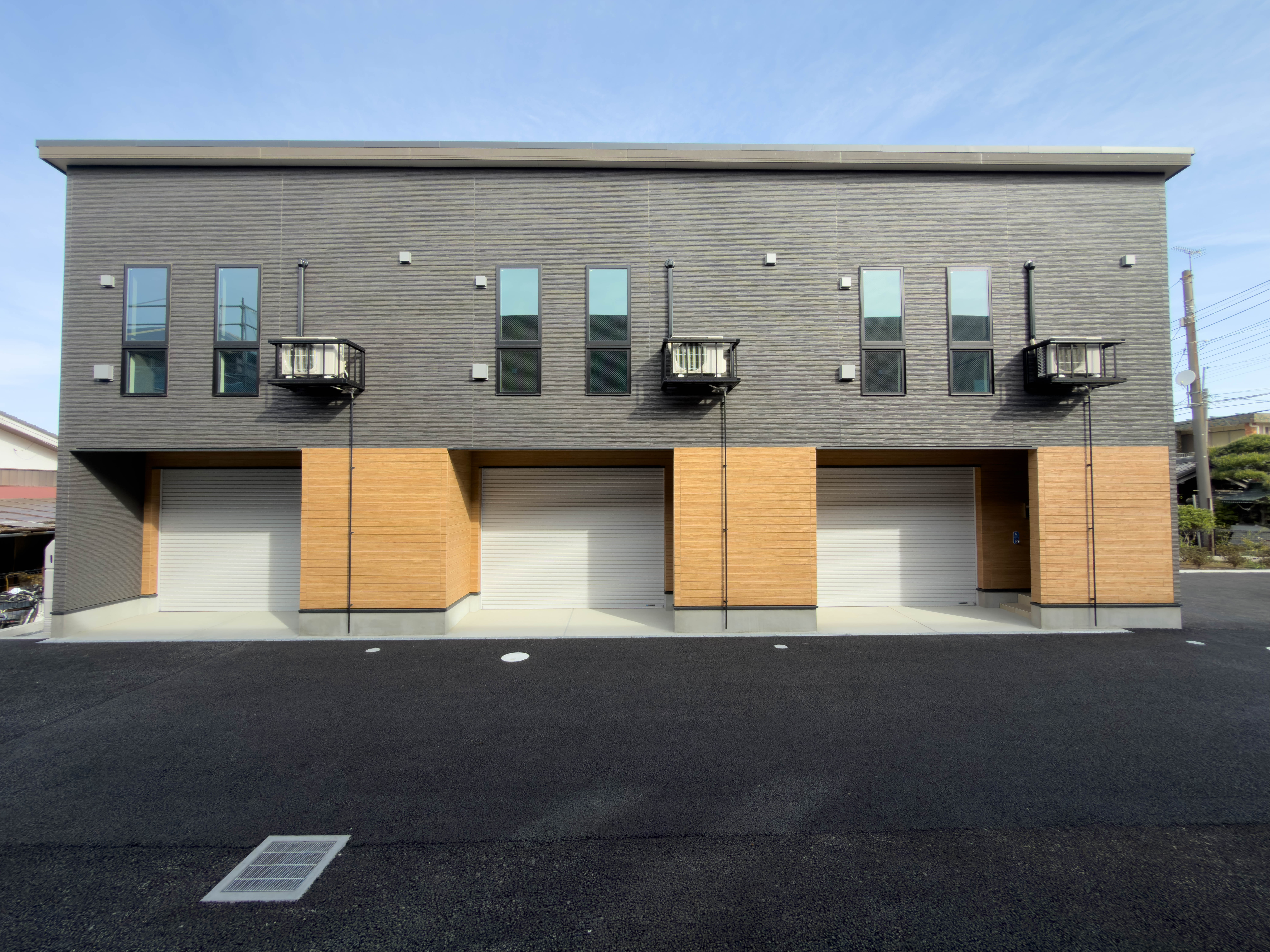 三郷市のガレージハウス「アンフラマンス エッジ」A棟の外観②
 loading=