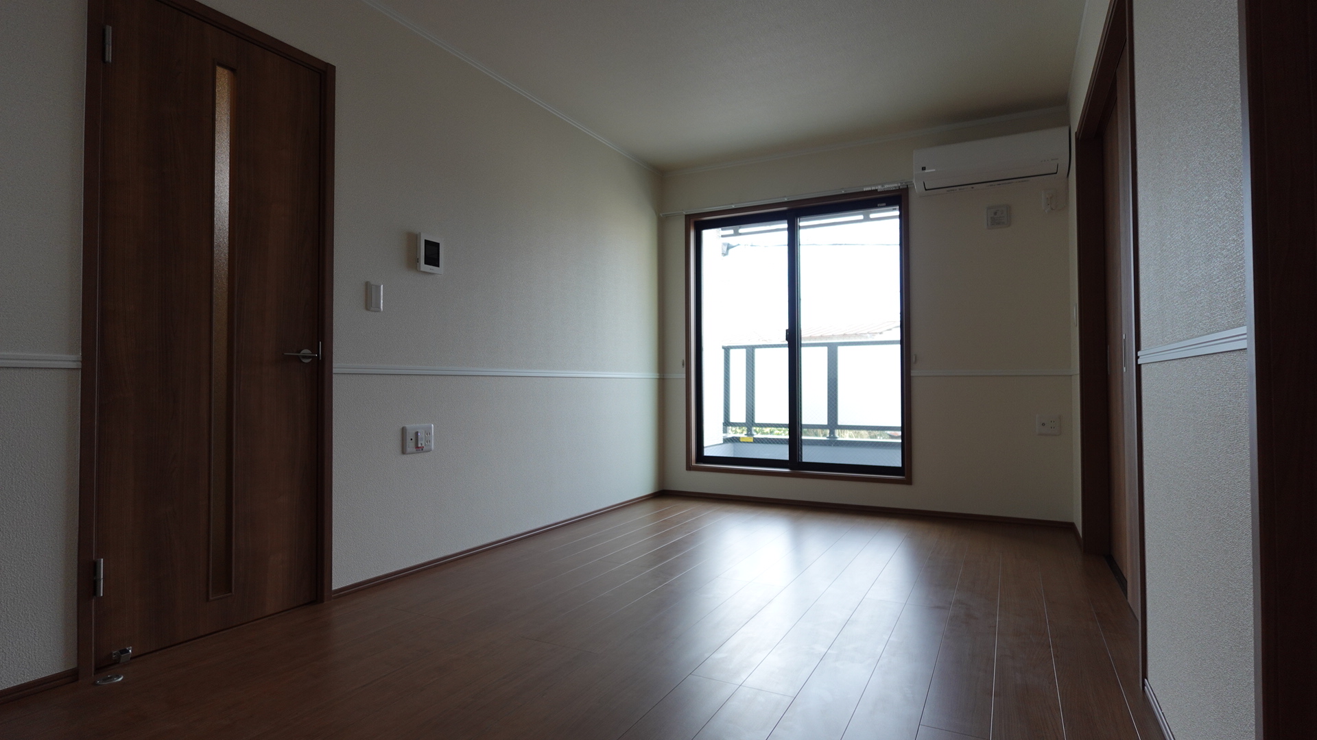 バルコニーへの掃き出し窓のあるLDK loading=