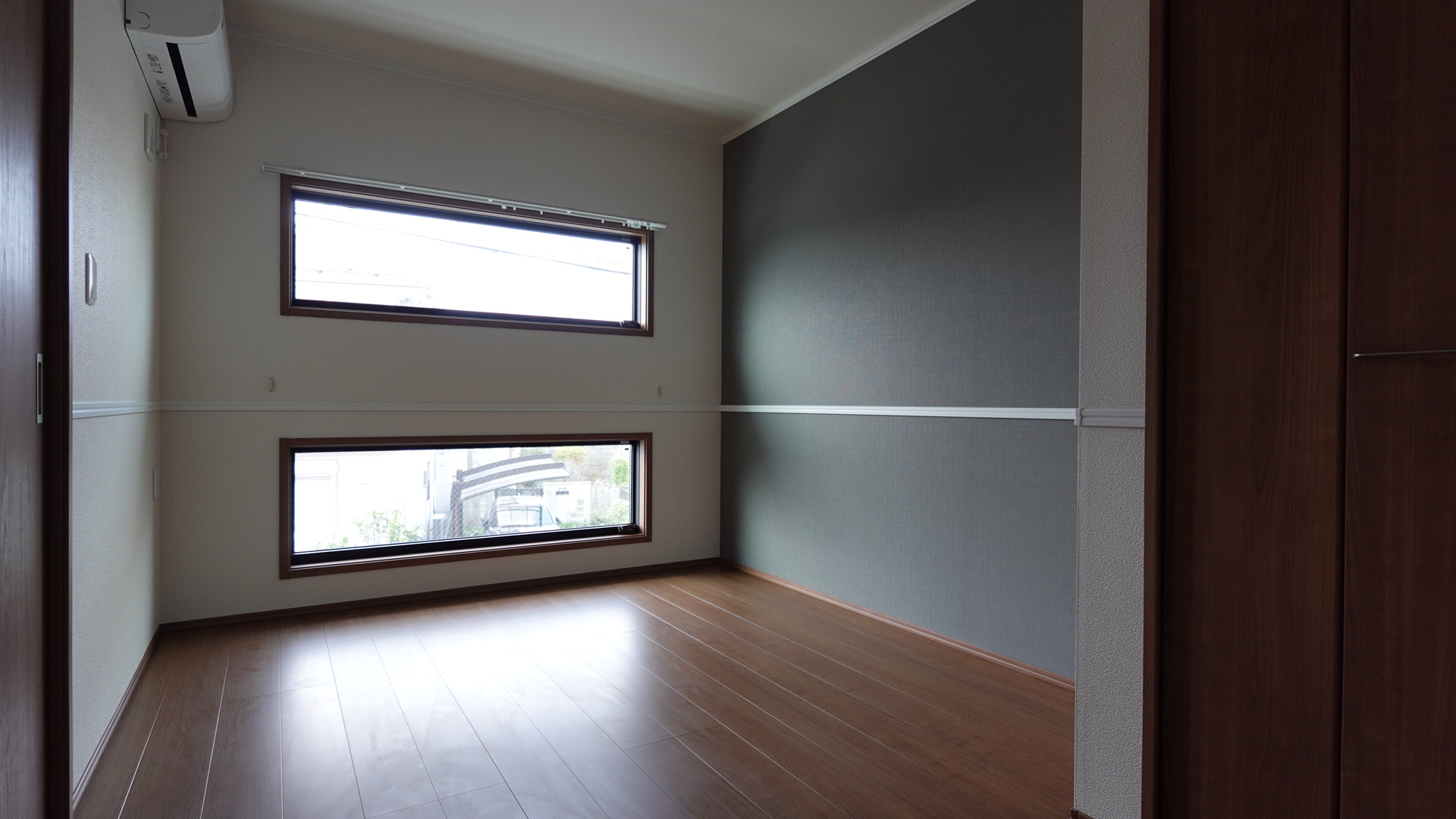 北側にある6.1帖の洋室 loading=