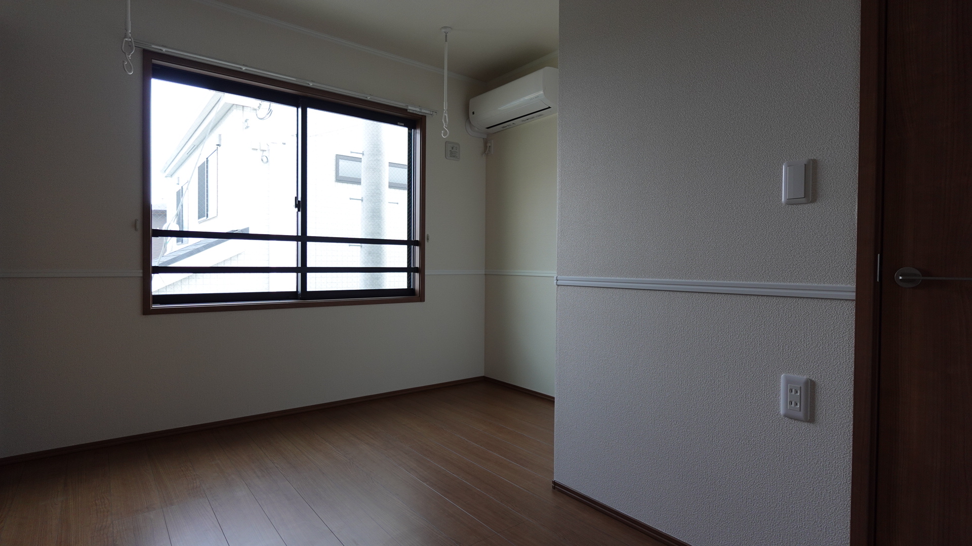 南側の洋室5.4帖 loading=