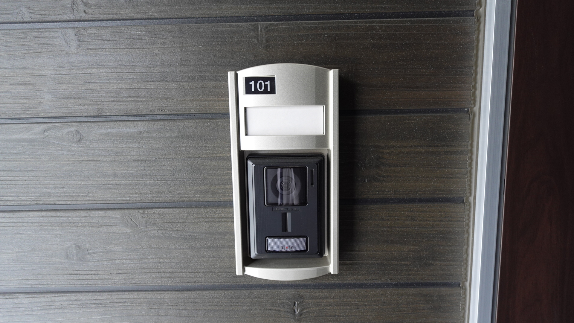 防犯対策の必需品のTVモニター付きインターホン loading=