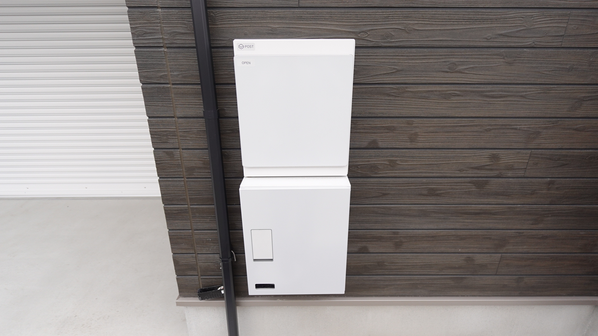 ネット社会の必需品の宅配ボックスは各戸に標準装備 loading=