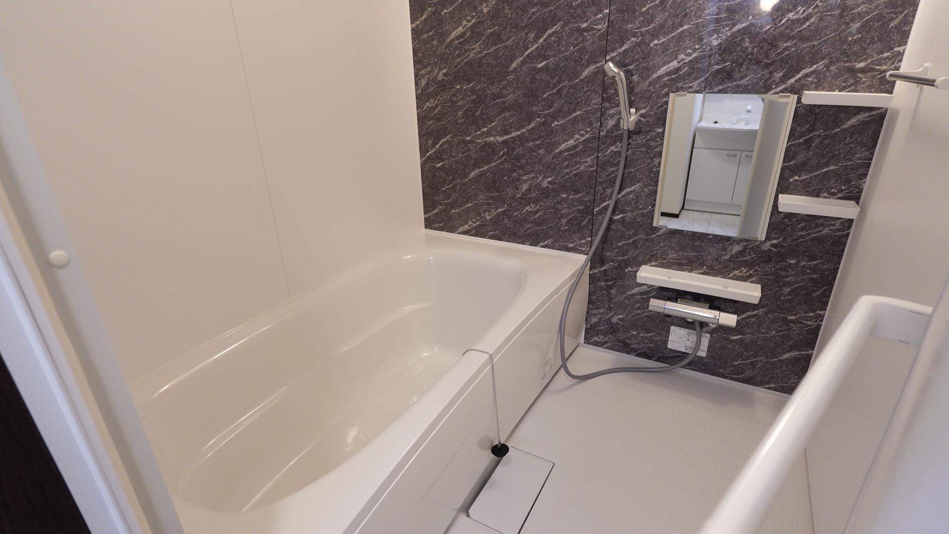 広々とした1坪タイプの浴室
 loading=