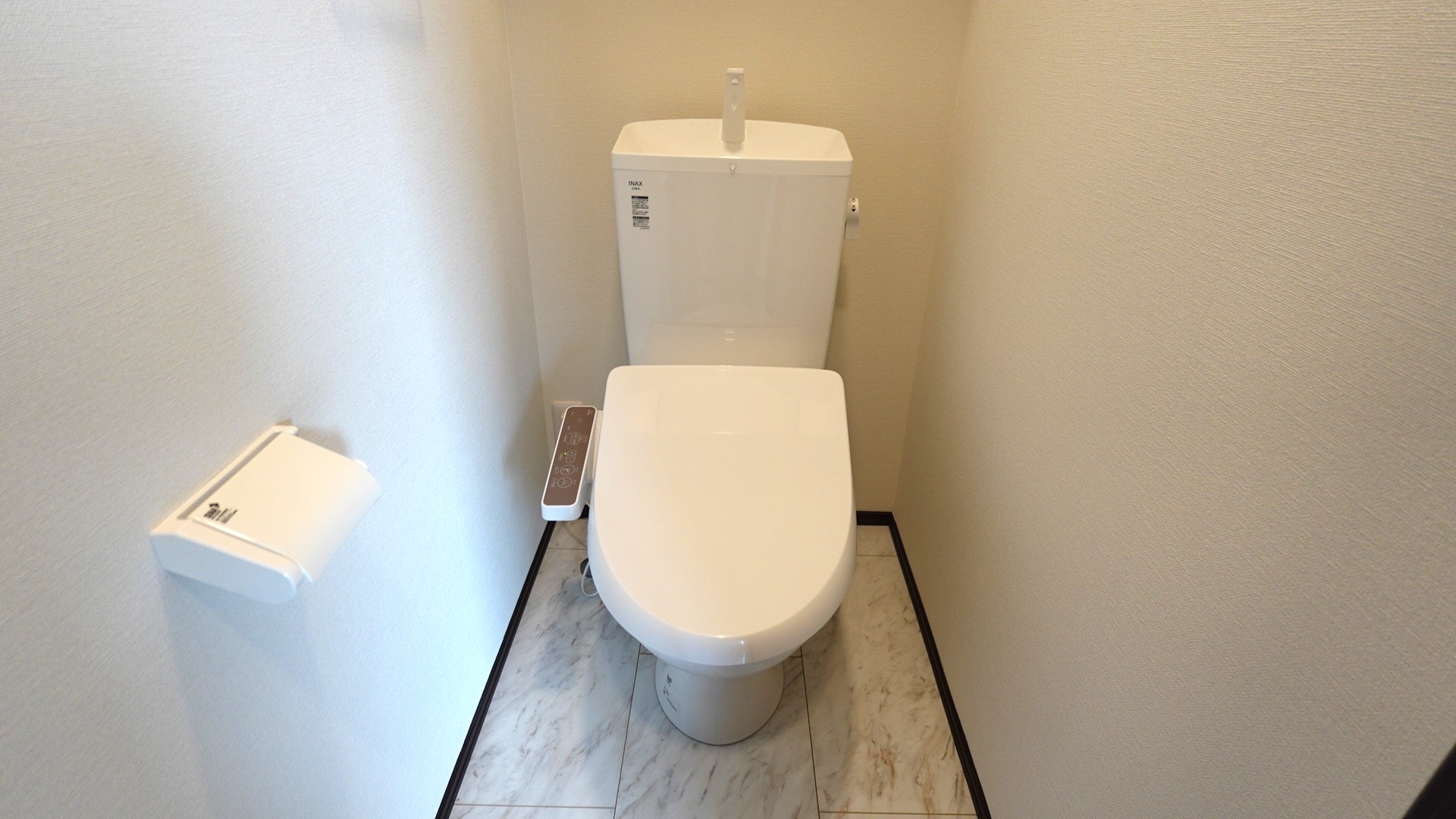 シャワートイレが標準装備
 loading=