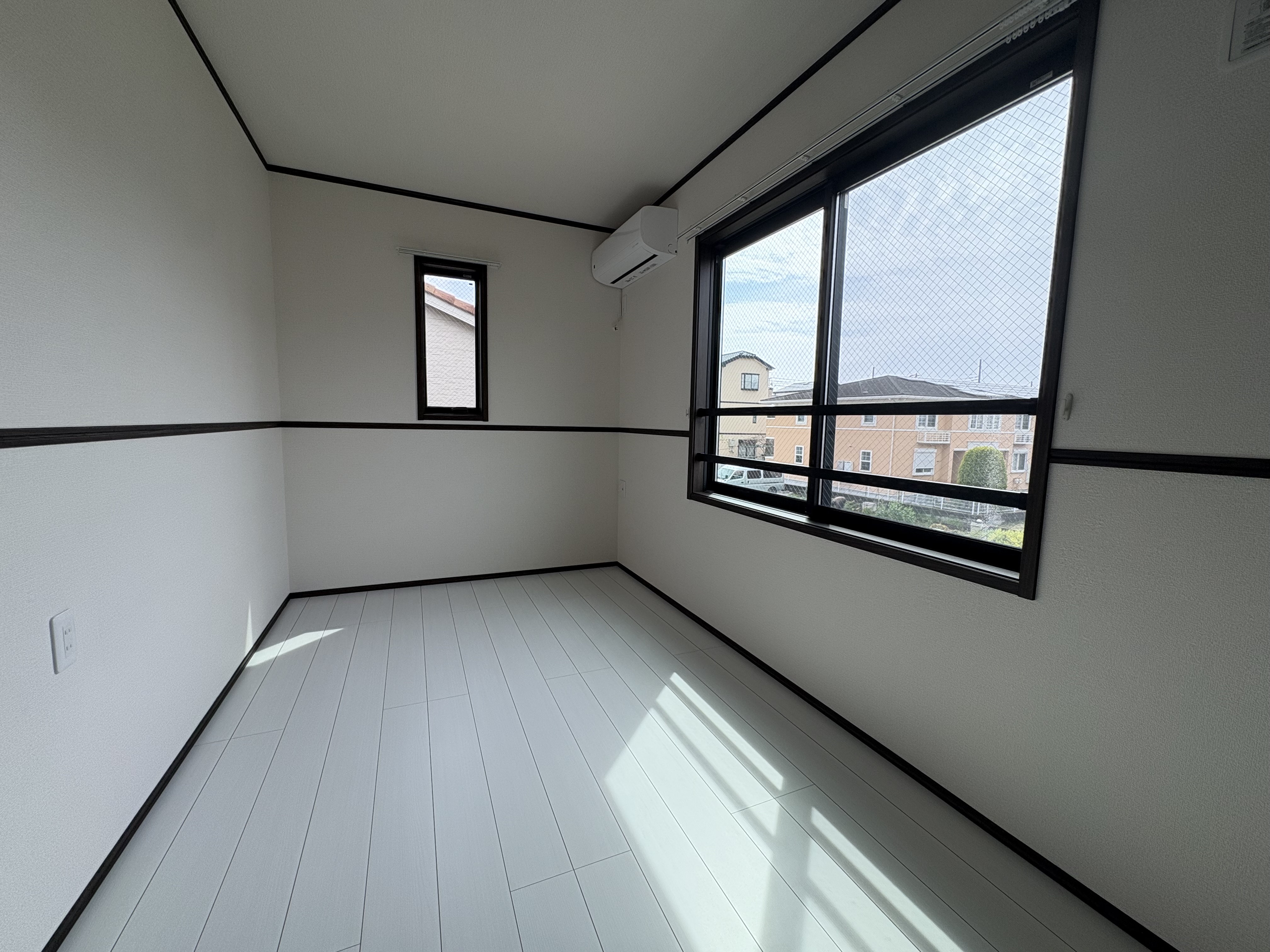 大きな窓の有る洋室の広さは5.1帖
 loading=